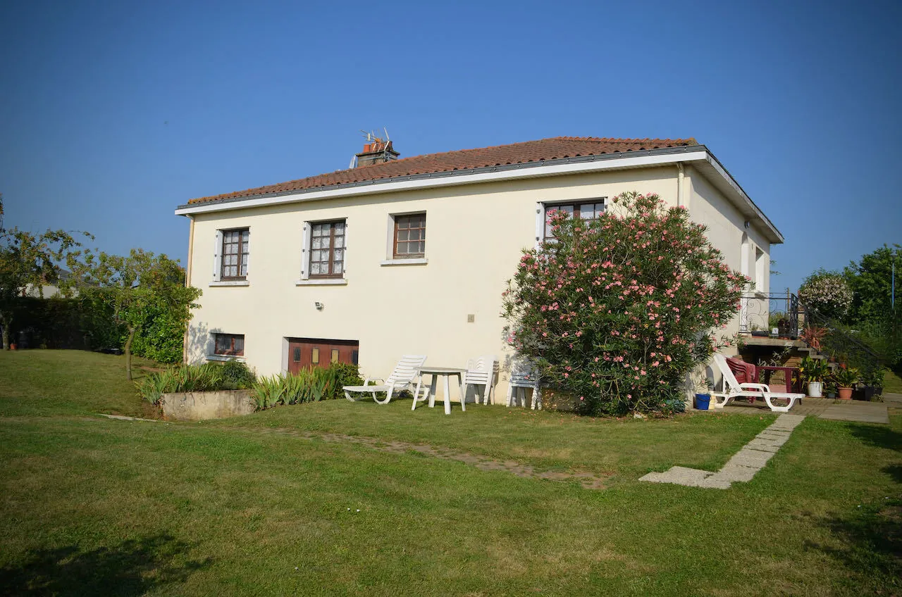 Maison lumineuse à vendre proche de Ste Hermine – 3 chambres et grand jardin