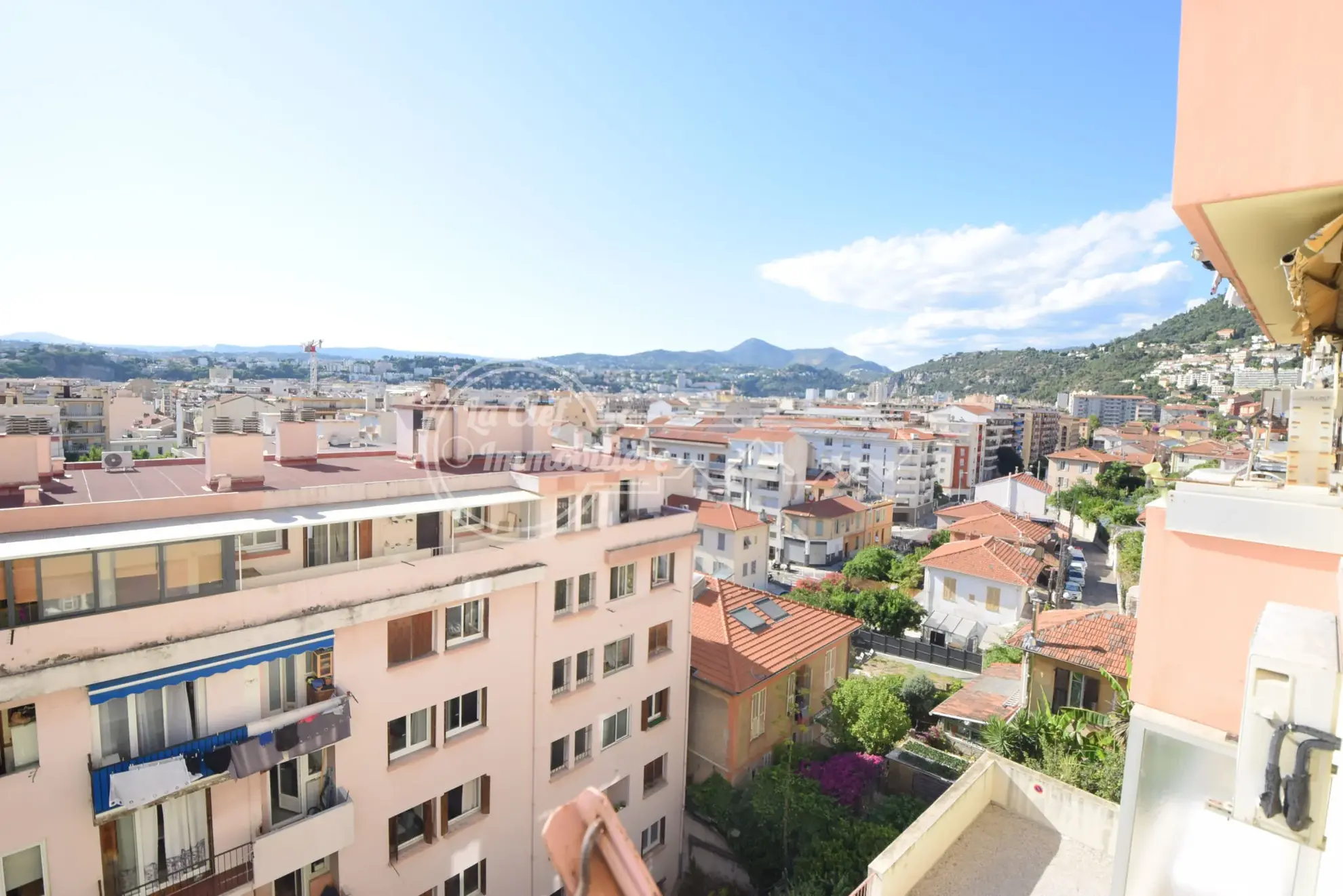 Appartement 3 pièces lumineux avec garage à Nice, vue mer et proximité tramway 