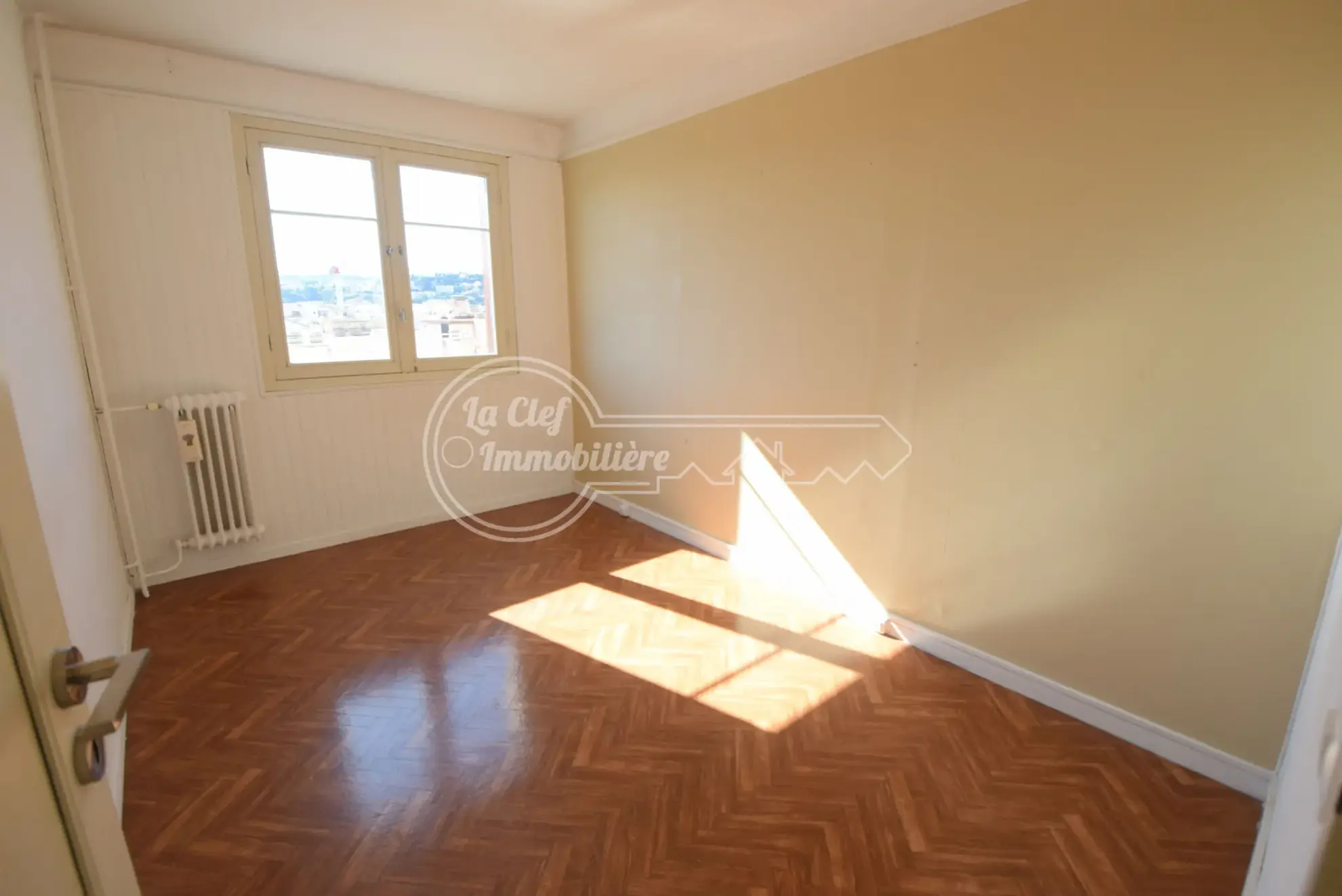 Appartement 3 pièces lumineux avec garage à Nice, vue mer et proximité tramway 