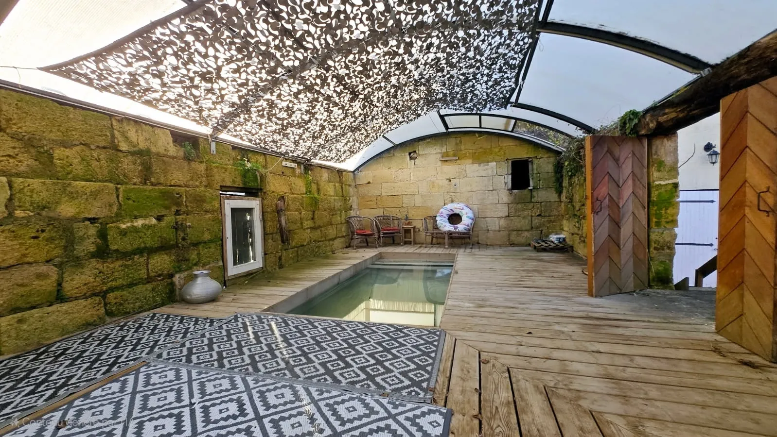 Charmante maison en pierre de 220 m² avec jardin, piscine et grange à Sainte-Terre 