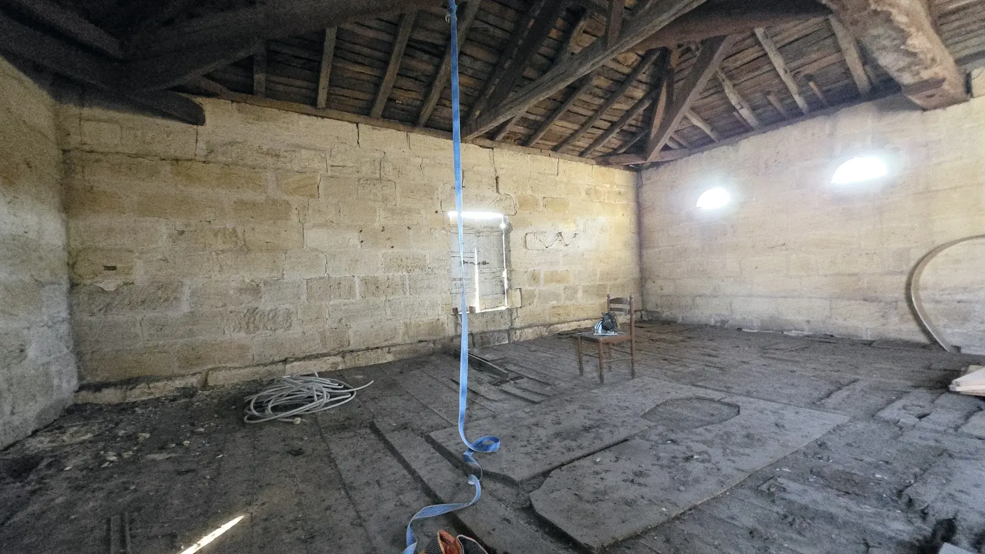 Charmante maison en pierre de 220 m² avec jardin, piscine et grange à Sainte-Terre 