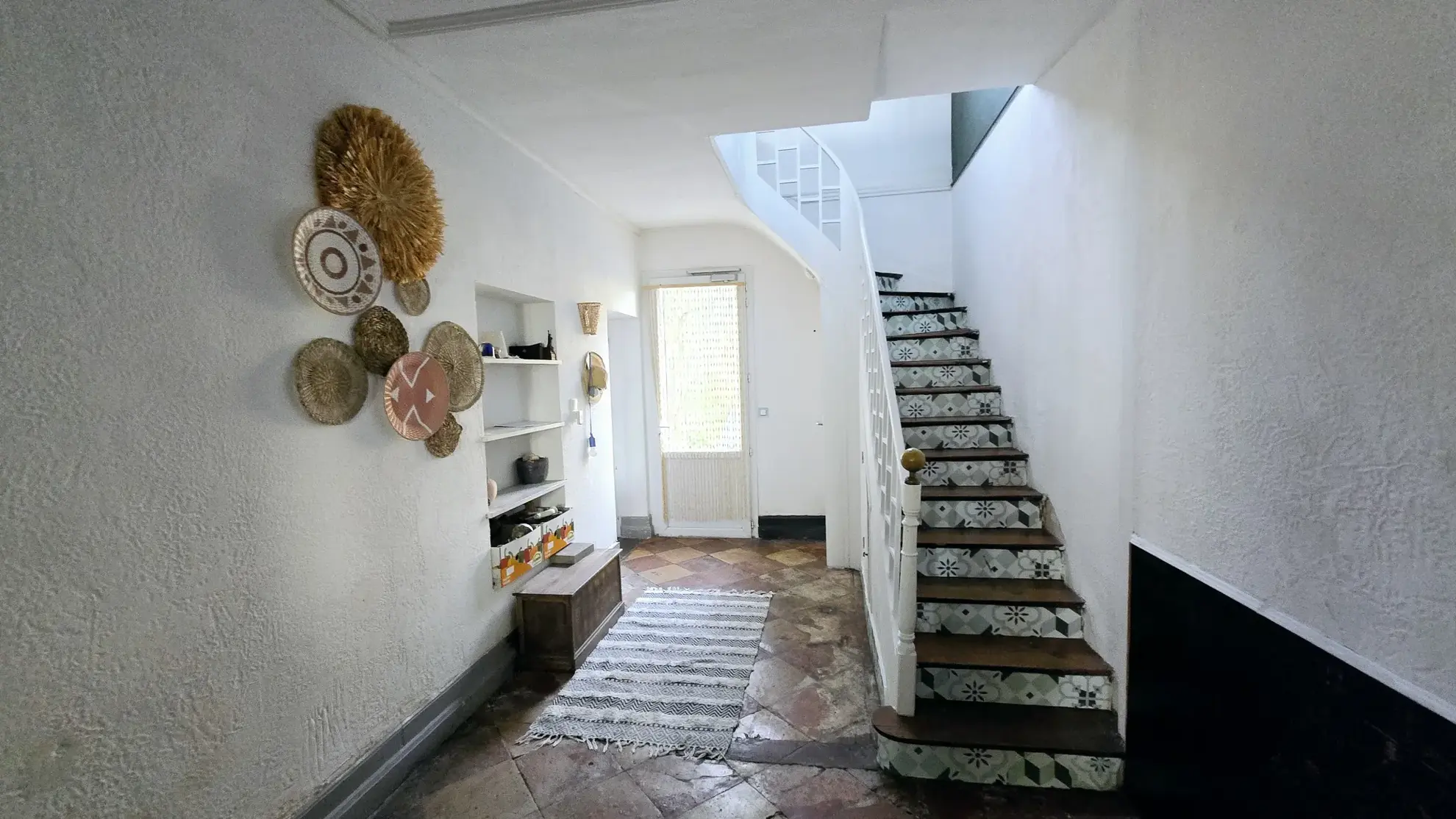 Charmante maison en pierre de 220 m² avec jardin, piscine et grange à Sainte-Terre 