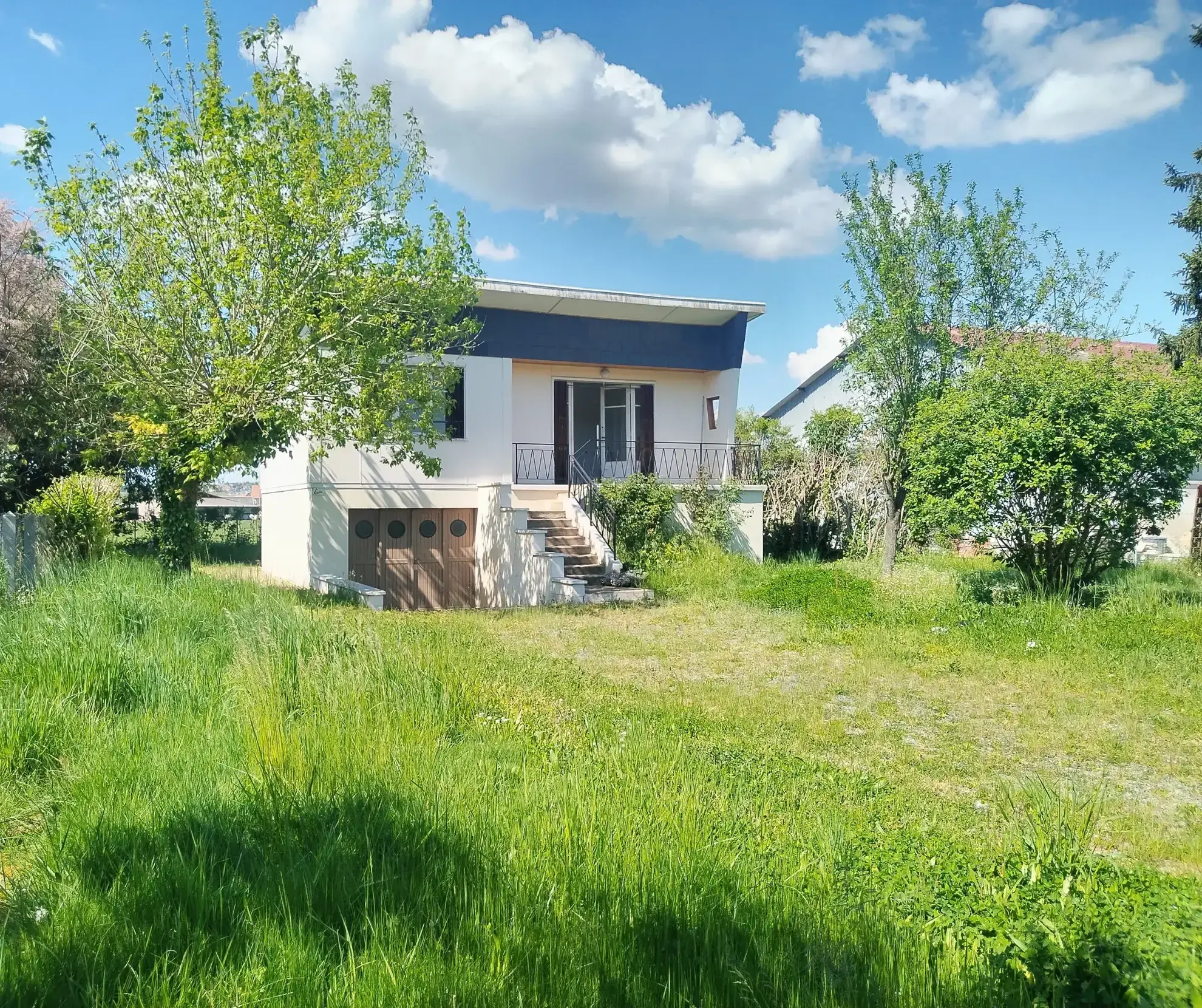 Maison à vendre à Challuy avec sous-sol aménageable et potentiel de personnalisation