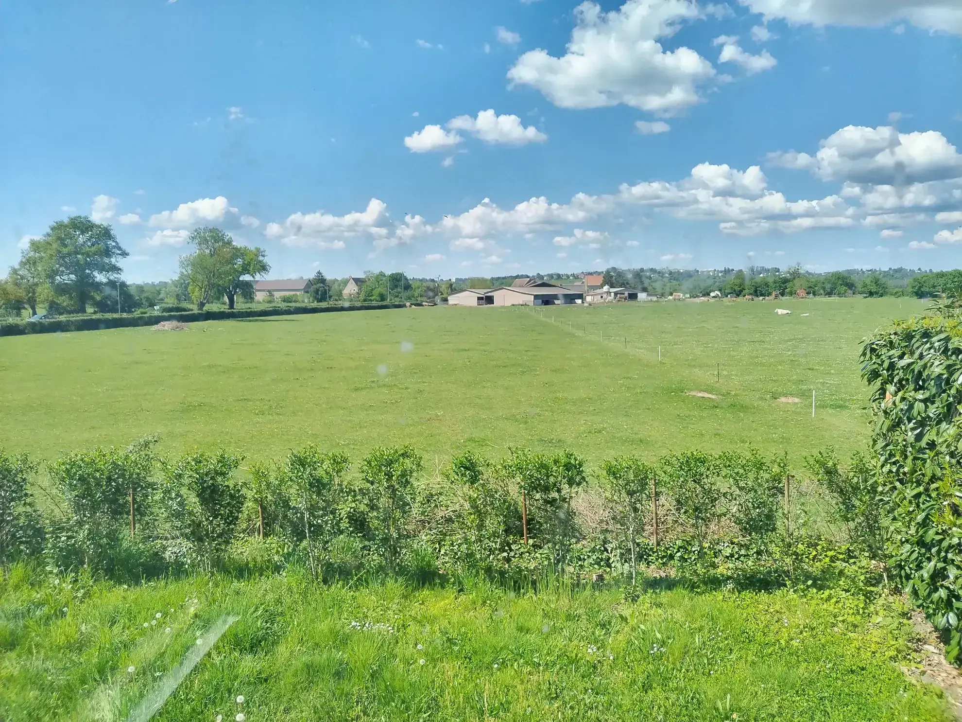 Maison à vendre à Challuy avec sous-sol aménageable et potentiel de personnalisation 