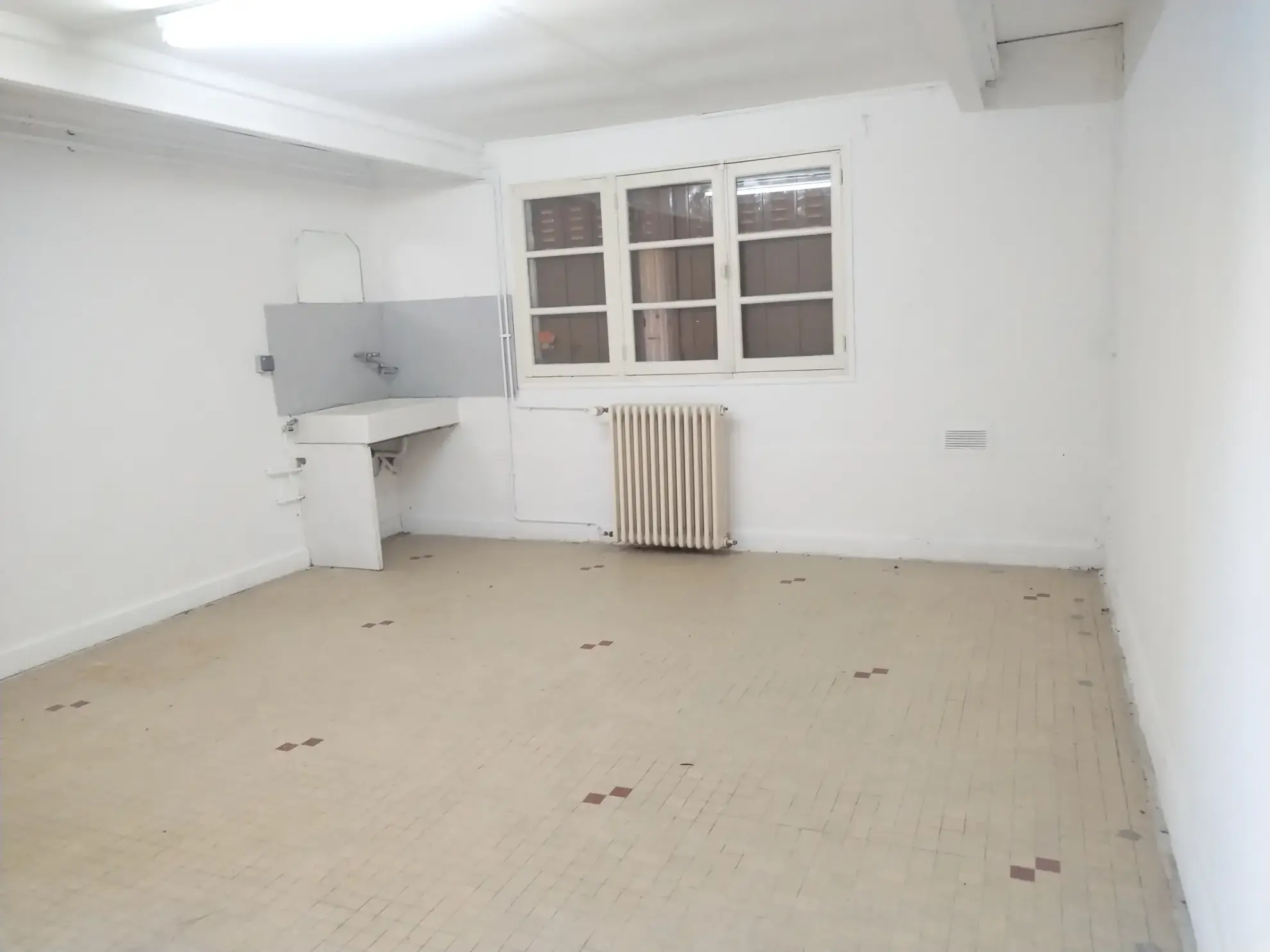 Maison à vendre à Challuy avec sous-sol aménageable et potentiel de personnalisation 