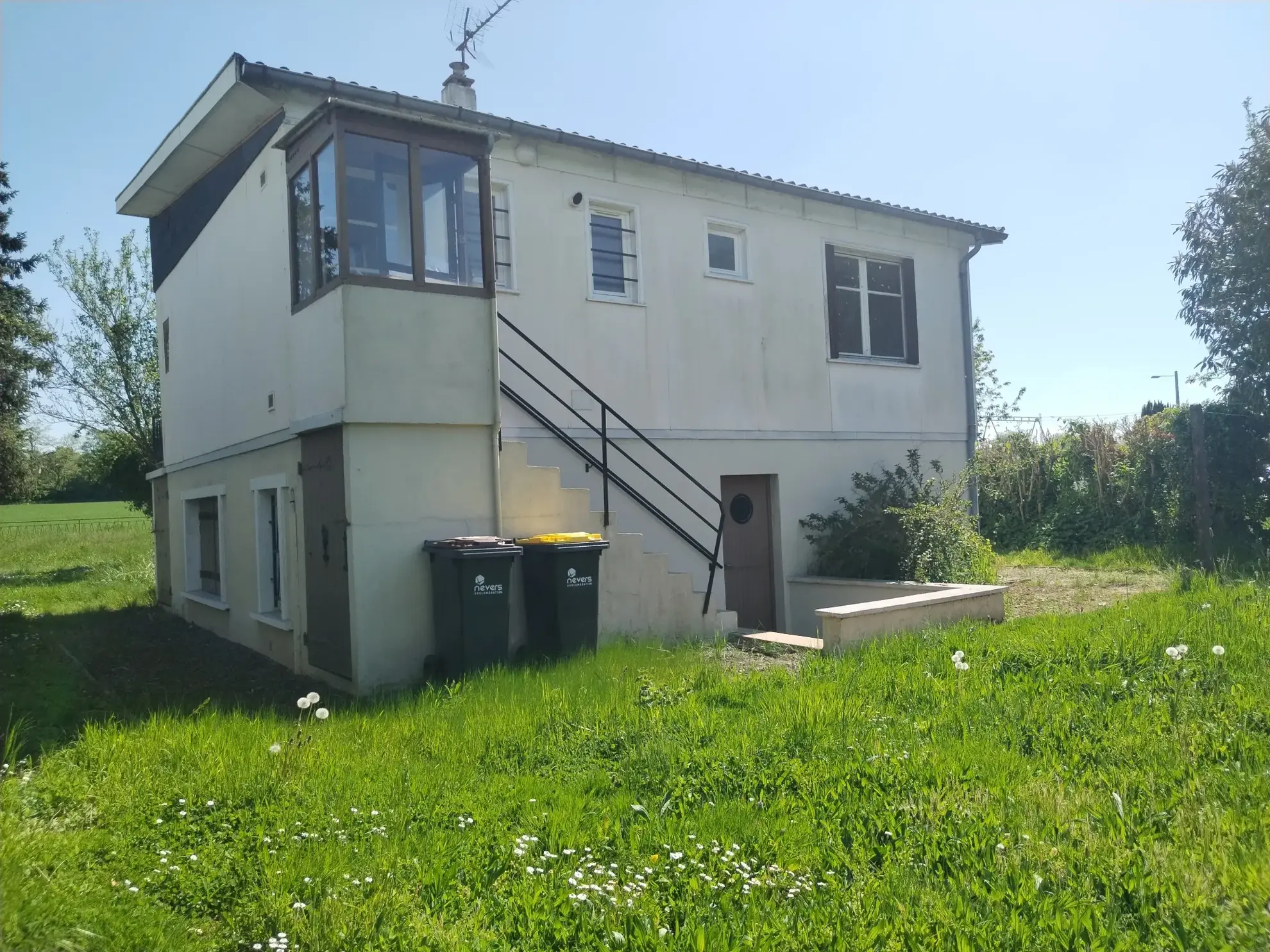 Maison à vendre à Challuy avec sous-sol aménageable et potentiel de personnalisation 