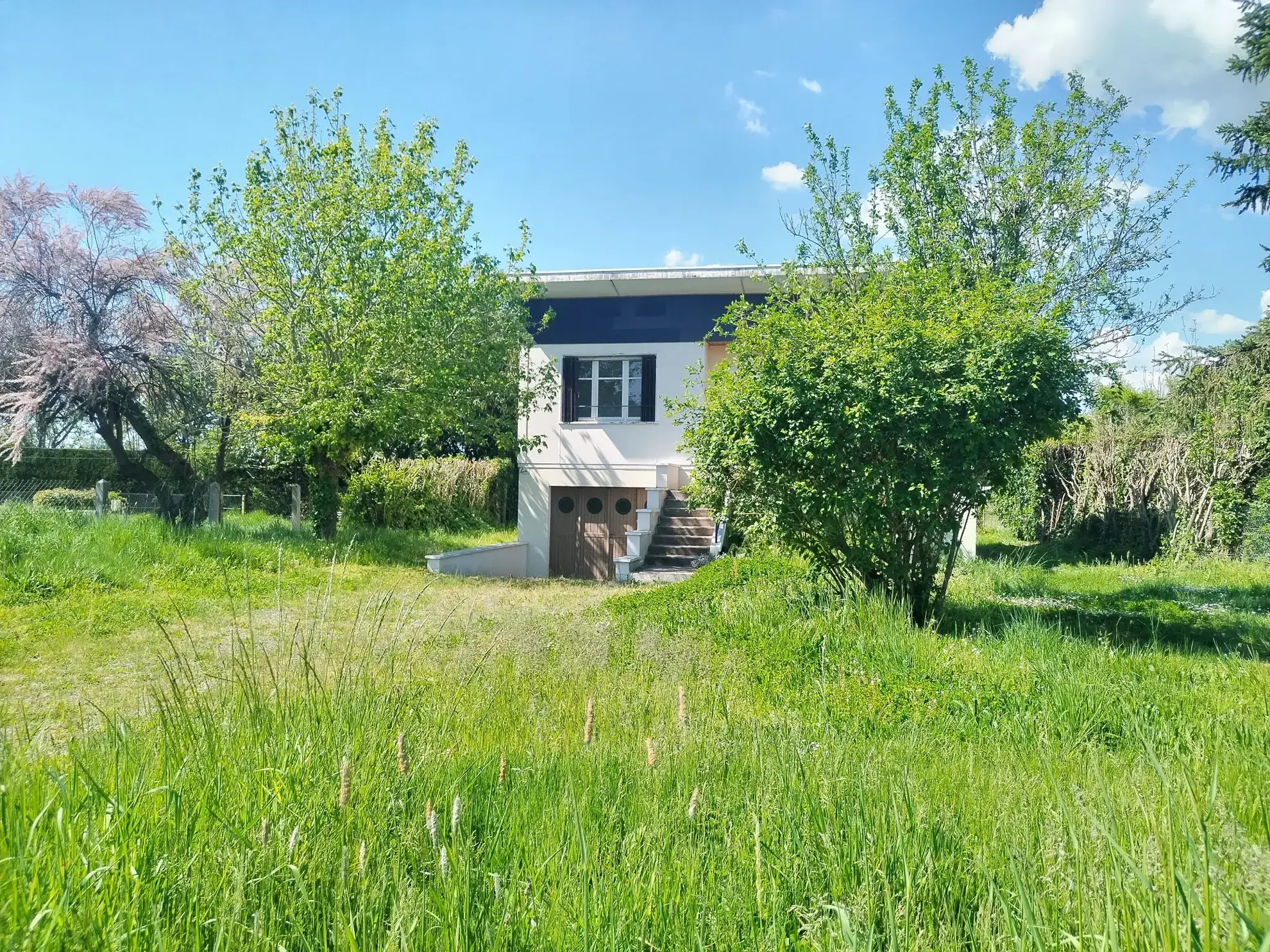 Maison à vendre à Challuy avec sous-sol aménageable et potentiel de personnalisation 