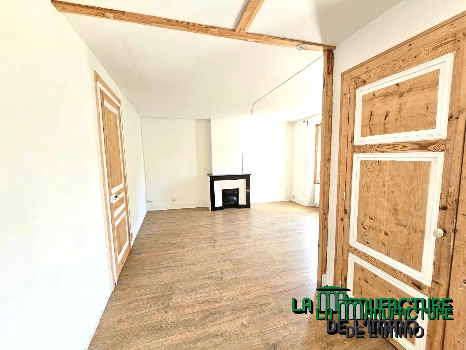 Immeuble de rapport à Unieux avec trois logements et jardin - Opportunité d'investissement rentable 