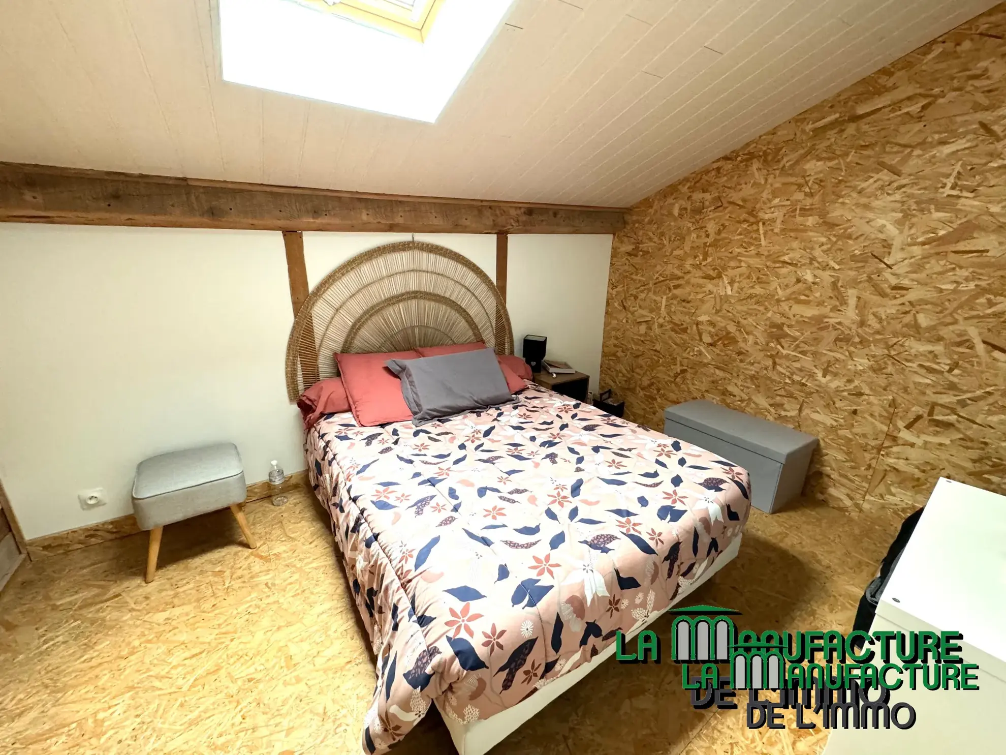 Immeuble de rapport à Unieux avec trois logements et jardin - Opportunité d'investissement rentable 