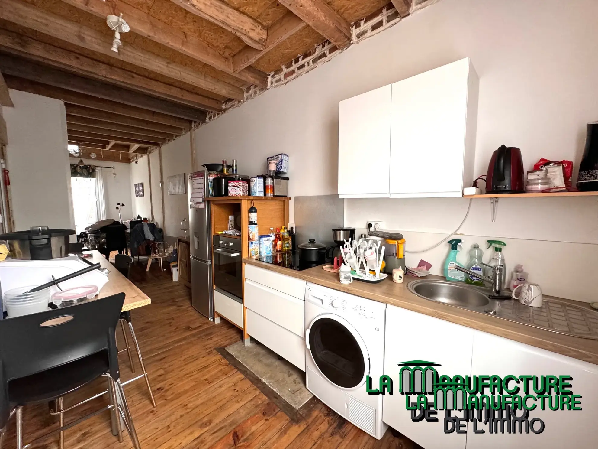 Immeuble de rapport à Unieux avec trois logements et jardin - Opportunité d'investissement rentable 