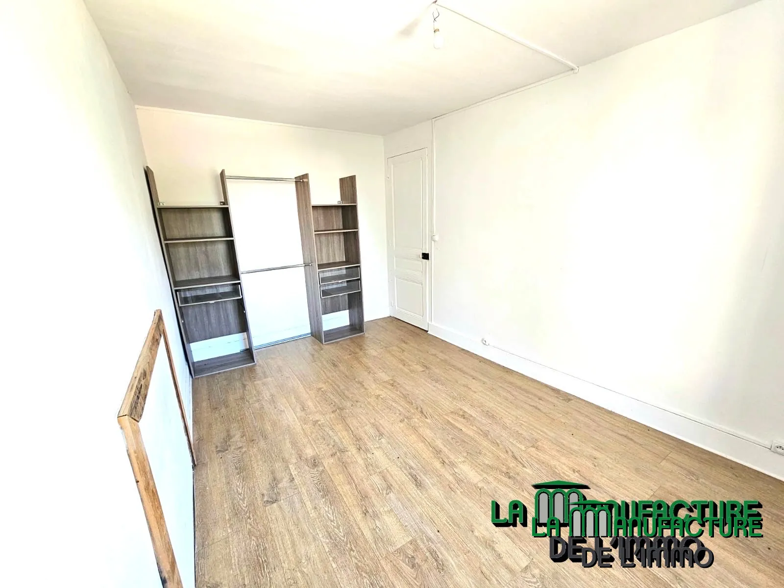 Immeuble de rapport à Unieux avec trois logements et jardin - Opportunité d'investissement rentable 