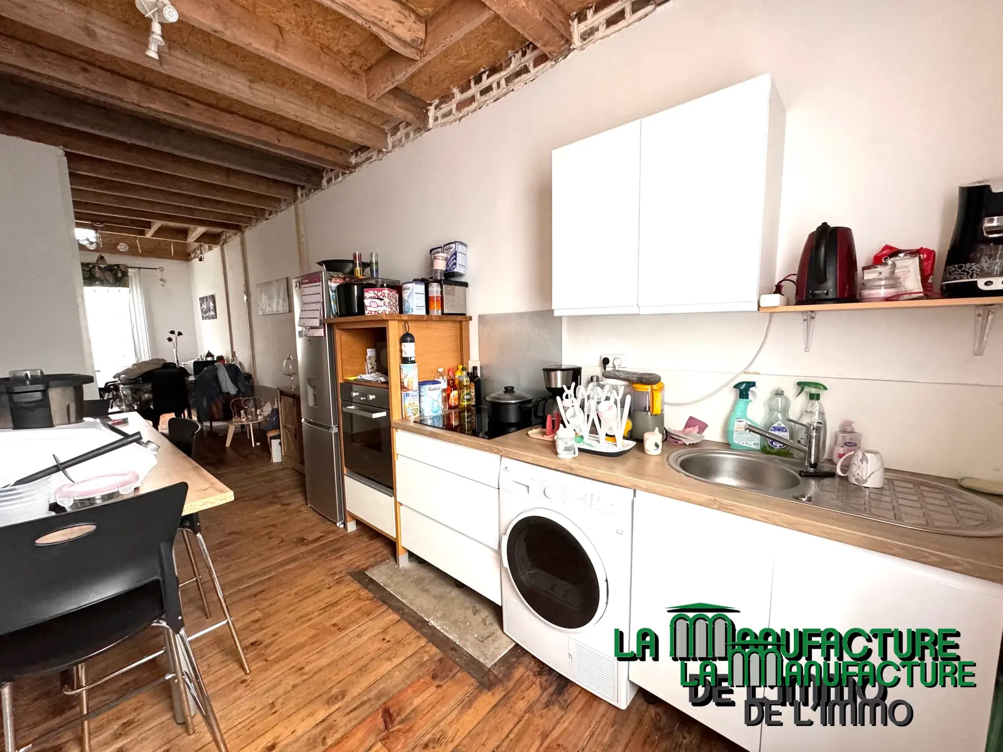 Immeuble de rapport à Unieux avec trois logements et jardin - Opportunité d'investissement rentable 