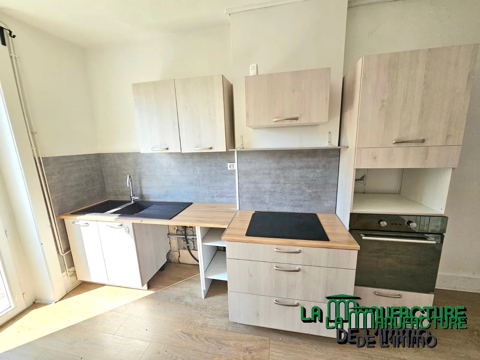 Immeuble de rapport à Unieux avec trois logements et jardin - Opportunité d'investissement rentable 