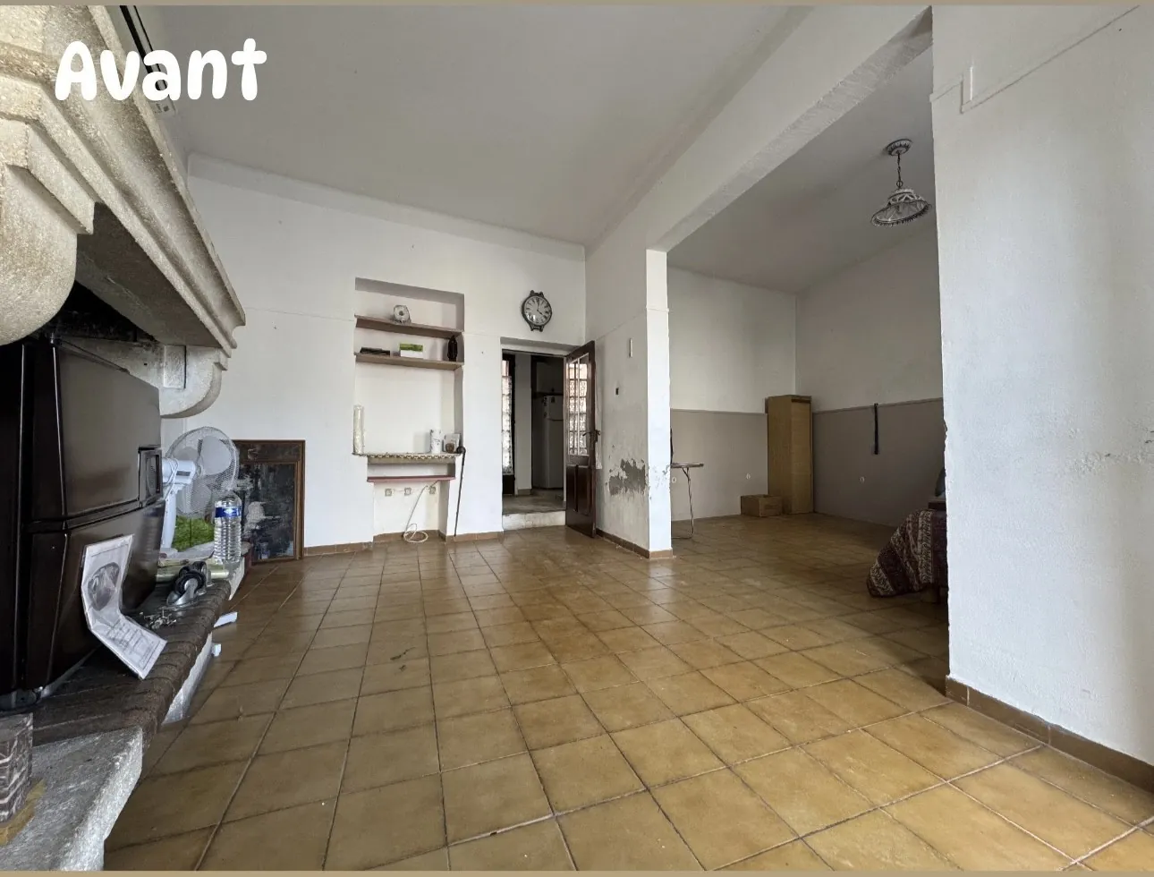 Maison de village à rénover à Milhaud avec cour et cave 