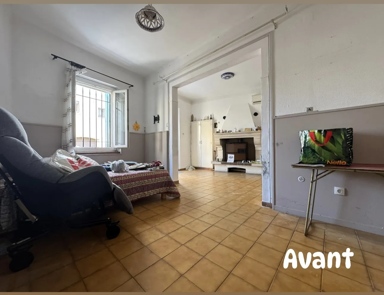 Maison de village à rénover à Milhaud avec cour et cave 