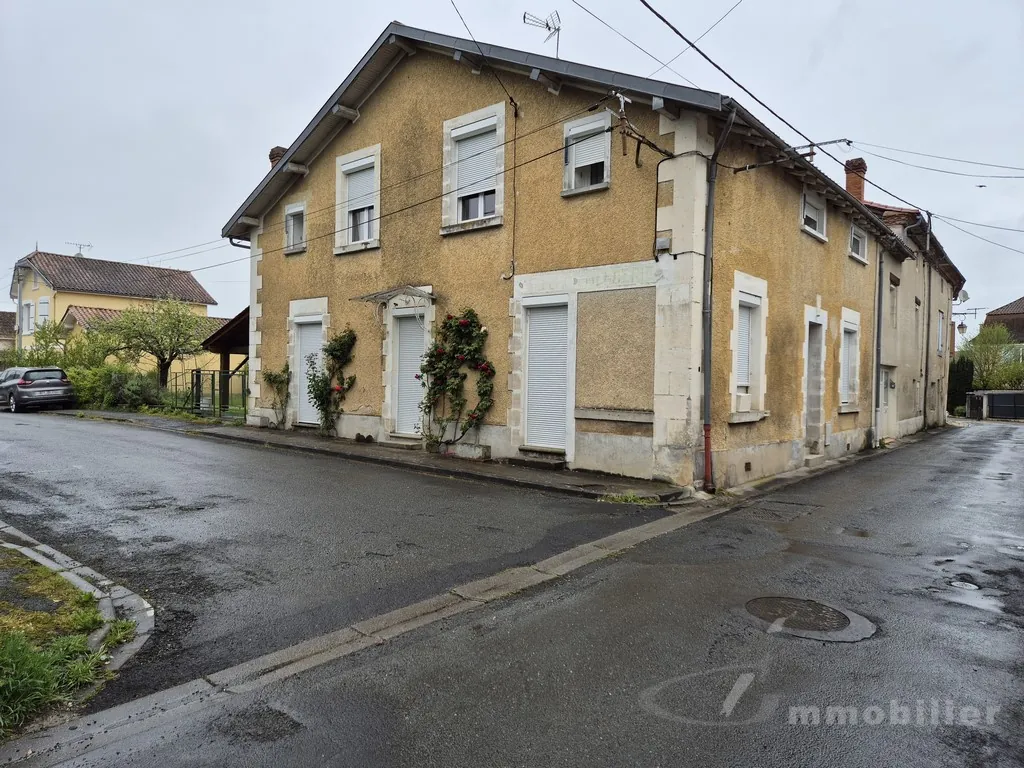 Maison de bourg à Razac-sur-l'Isle de 179 m² avec 5 chambres et terrain de 345 m²