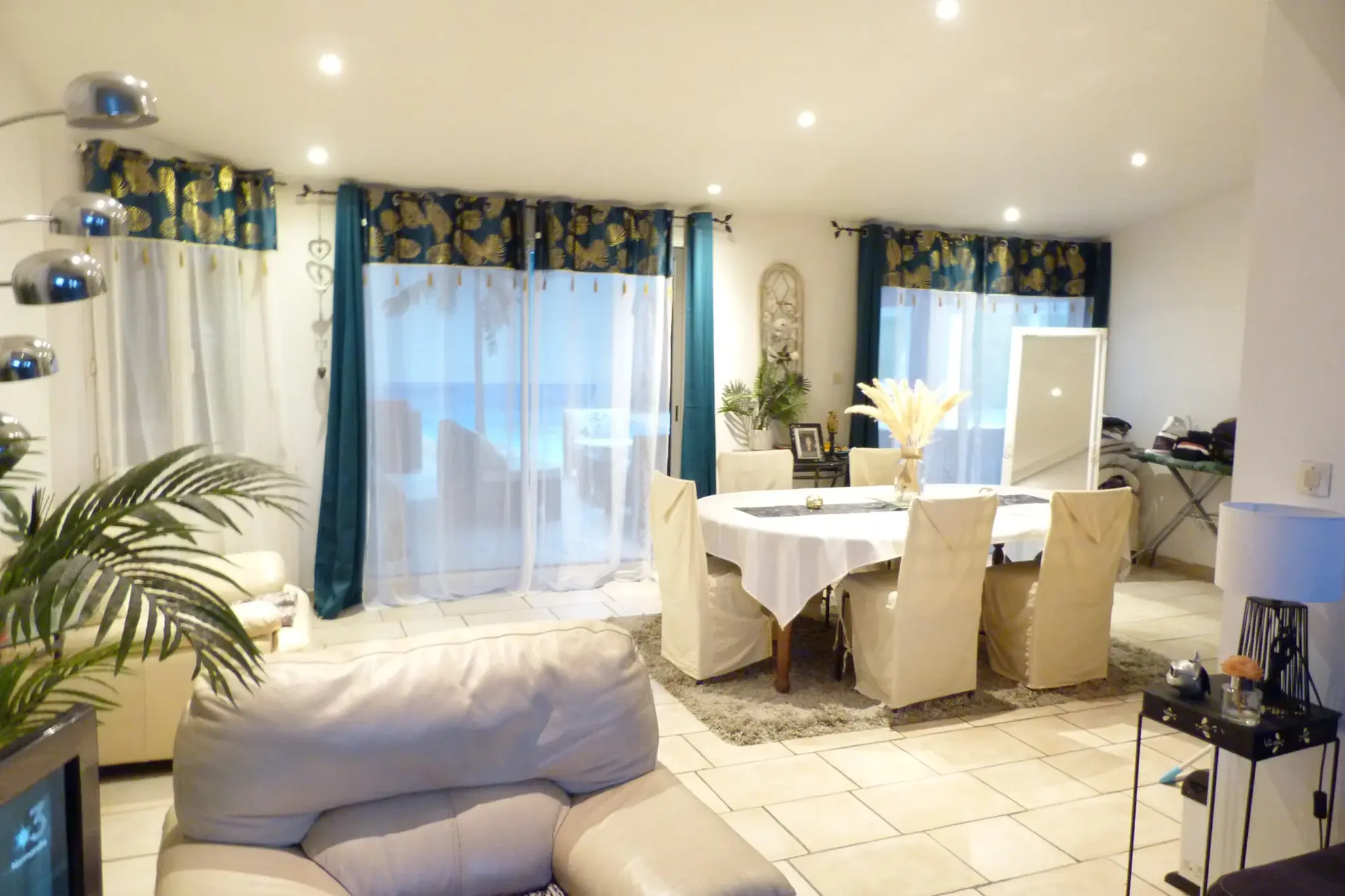 Belle maison anglo-normande avec piscine et vue sur la Seine à Arelune-en-Seine 