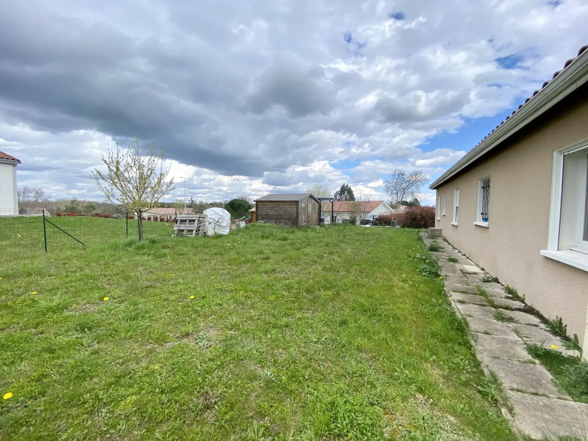 Magnifique maison familiale à proximité de Montauban avec grand terrain et confort moderne 