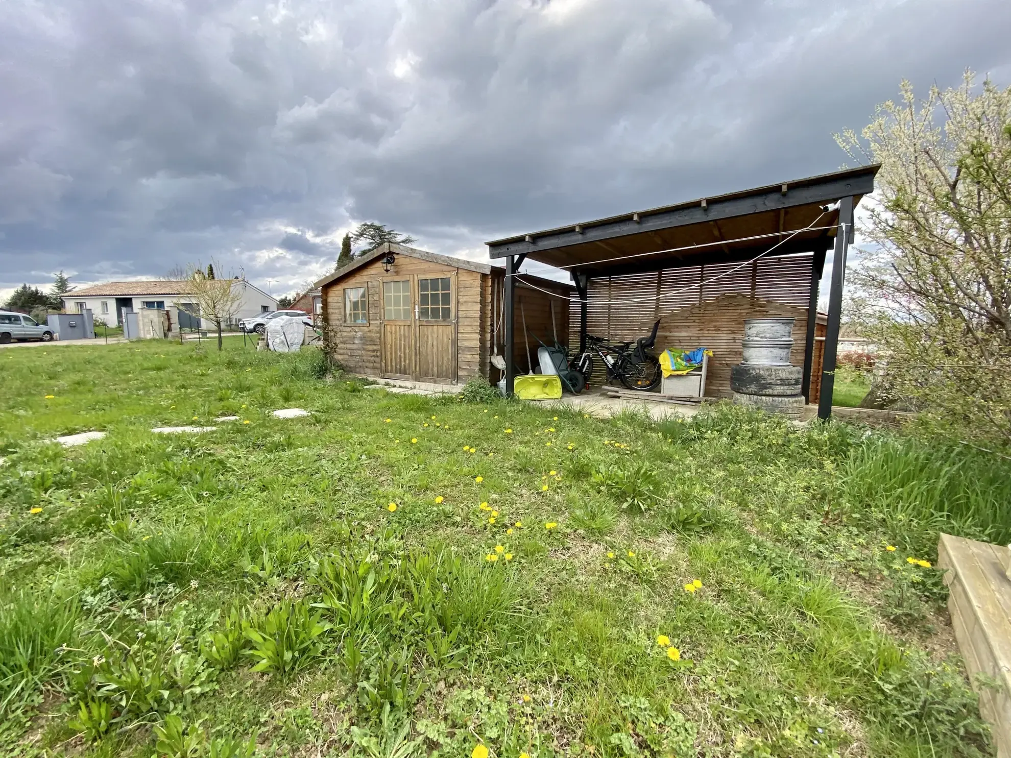 Magnifique maison familiale à proximité de Montauban avec grand terrain et confort moderne 