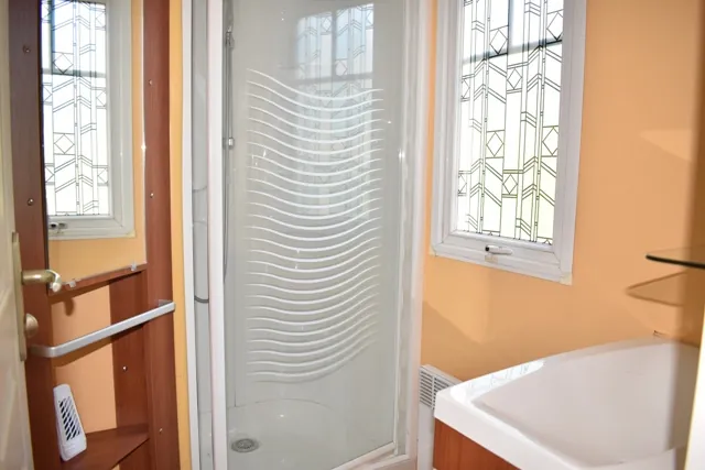 Terrain de loisirs de 222 m² avec mobil-home et local en dur à Saint Georges-Foulerot 