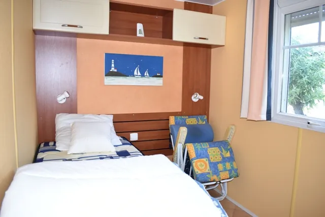 Terrain de loisirs de 222 m² avec mobil-home et local en dur à Saint Georges-Foulerot 