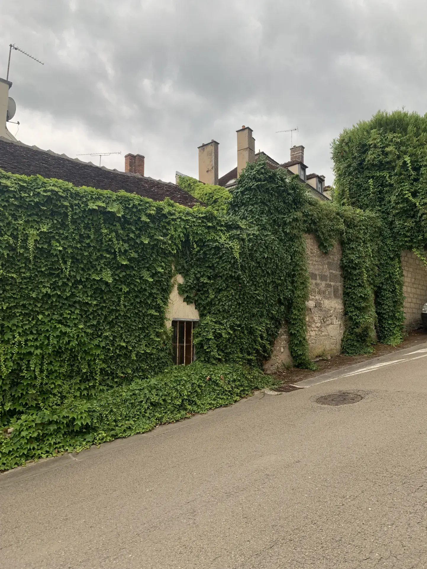 Investissement immobilier commercial à Tonnerre avec forte rentabilité 