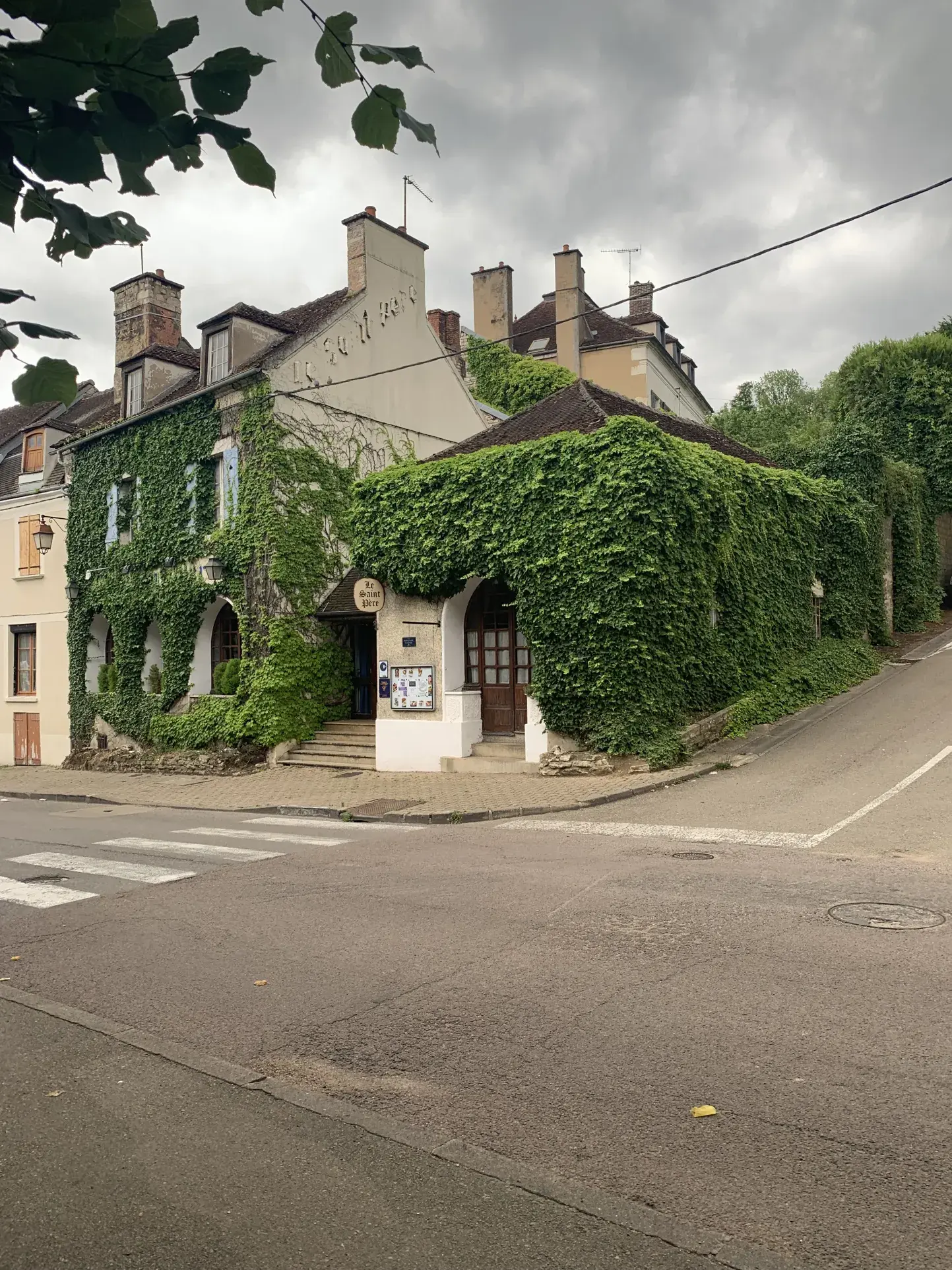 Investissement immobilier commercial à Tonnerre avec forte rentabilité 