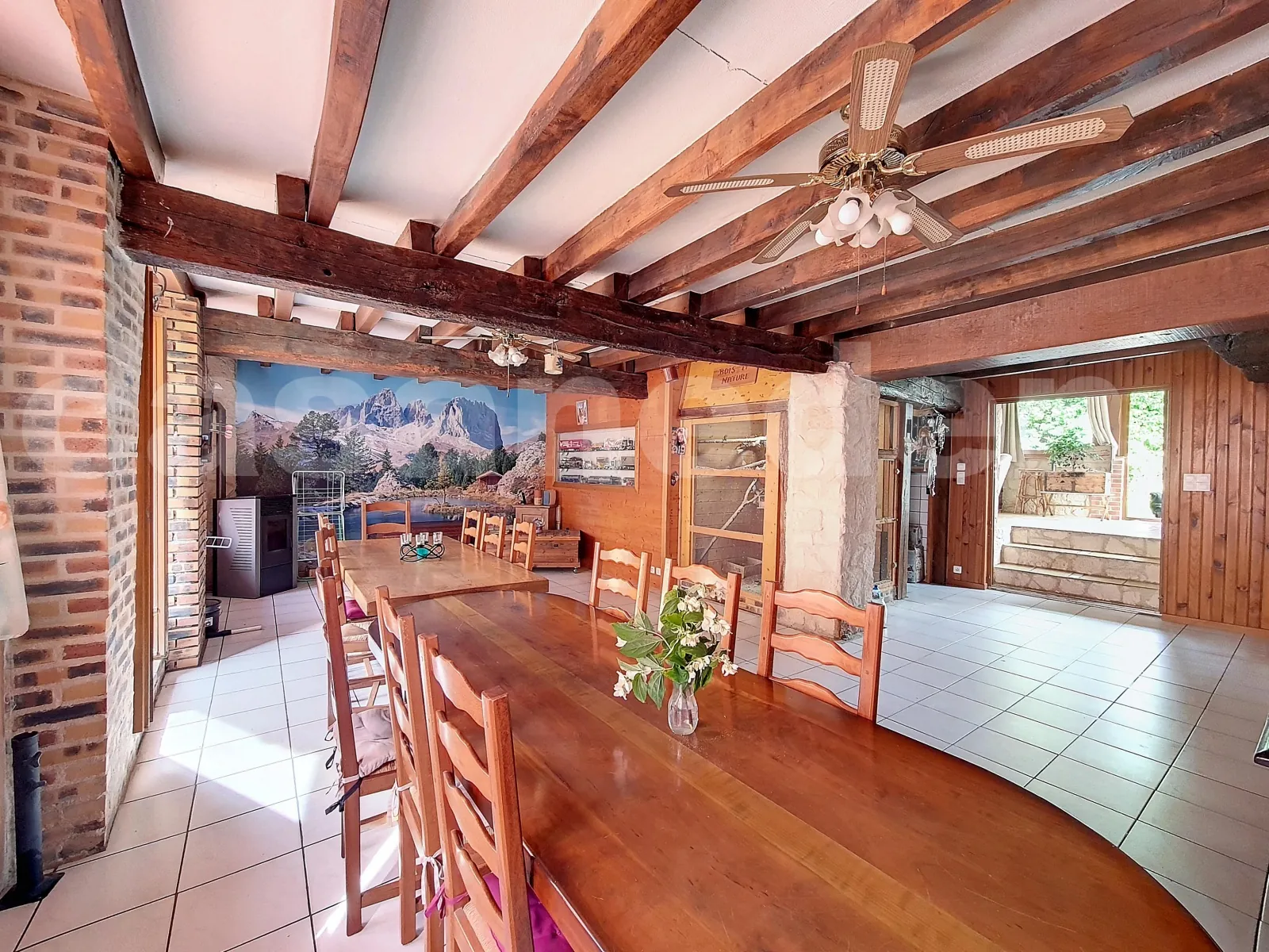 Grande maison familiale de 270 m² avec jardin et dépendances proche villes et écoles 