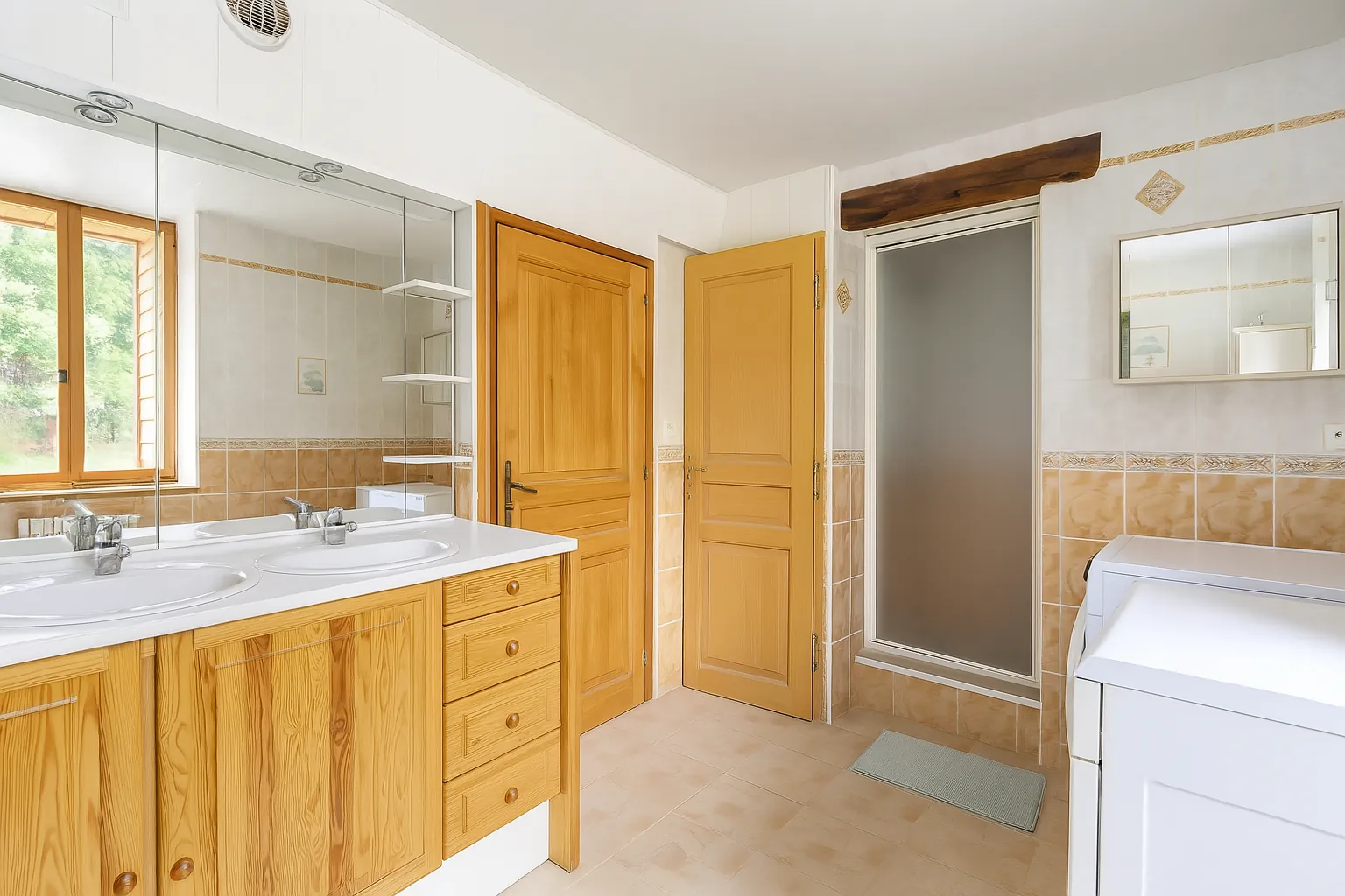 Grande maison familiale de 270 m² avec jardin et dépendances proche villes et écoles 