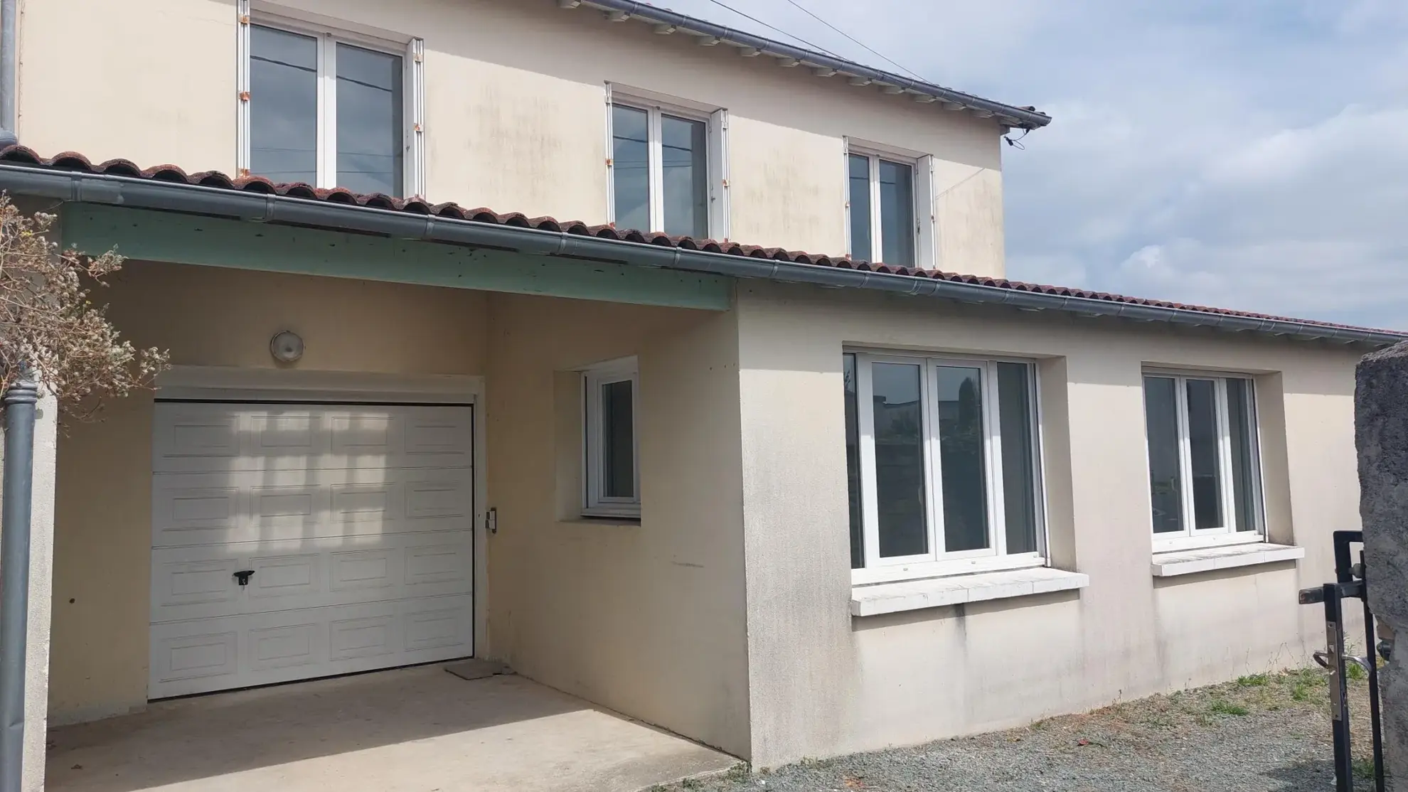 Maison familiale avec 5 chambres à Niort Souché - Garage et jardin clos