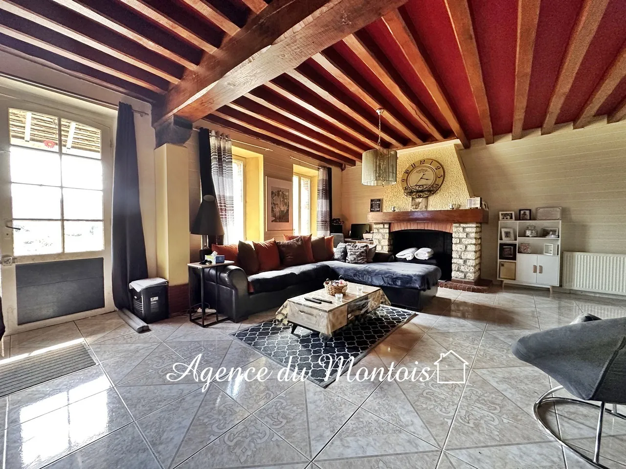 Ferme briarde à rénover avec jardin à Longueville – 3 chambres, 902 m²