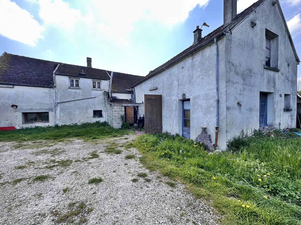 Ferme briarde à rénover avec jardin à Longueville – 3 chambres, 902 m² 