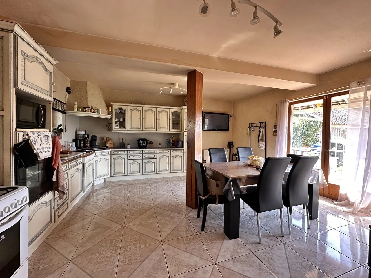 Ferme briarde à rénover avec jardin à Longueville – 3 chambres, 902 m² 