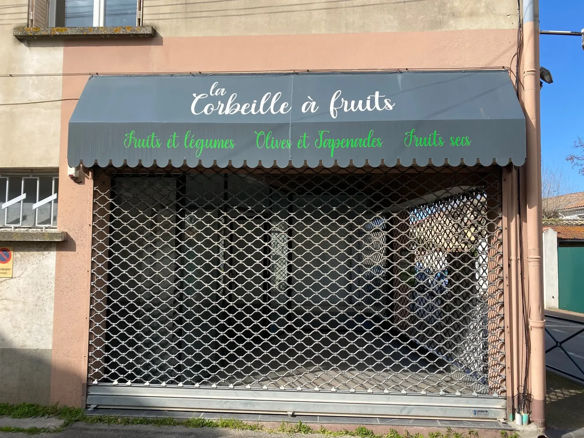 Immeuble à Morieres-lès-Avignon avec local commercial et appartement T4 