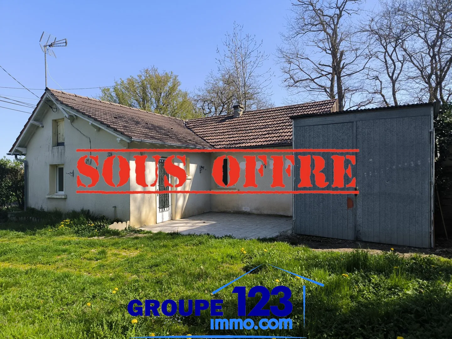 Maison de 44 m2 à Bonnard avec garage et terrasse à vendre