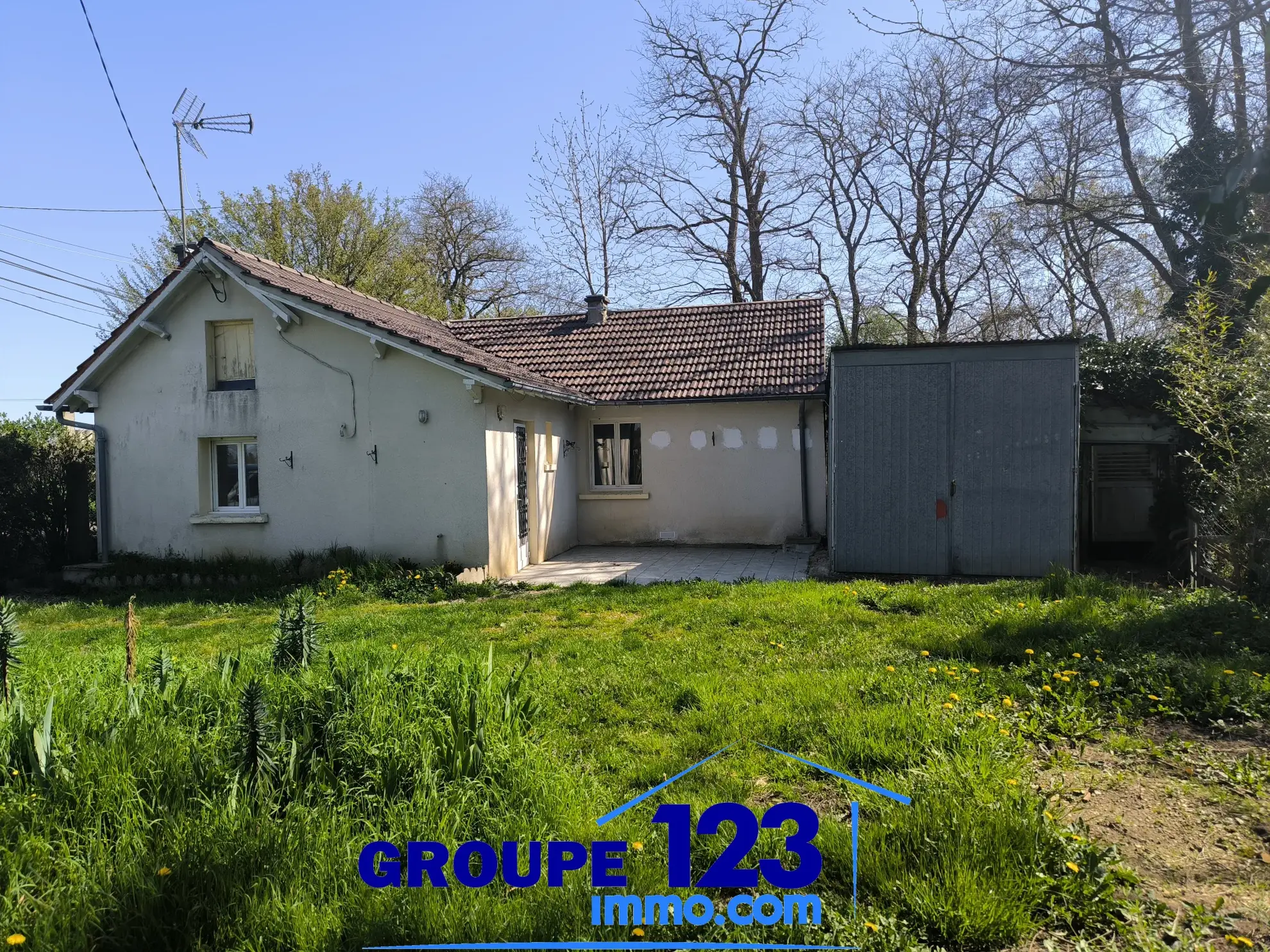 Maison de 44 m2 à Bonnard avec garage et terrasse à vendre 
