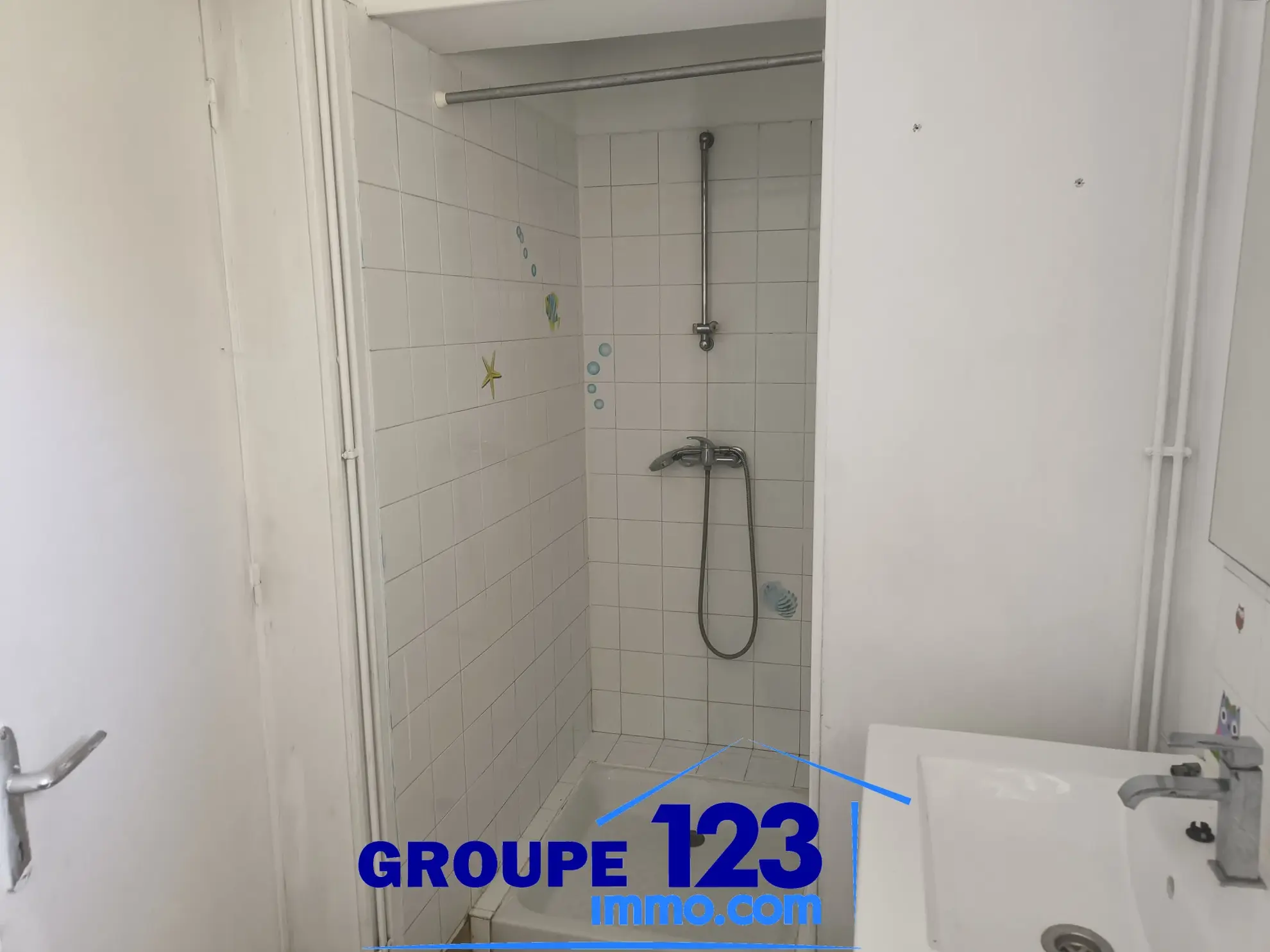Maison de 44 m2 à Bonnard avec garage et terrasse à vendre 