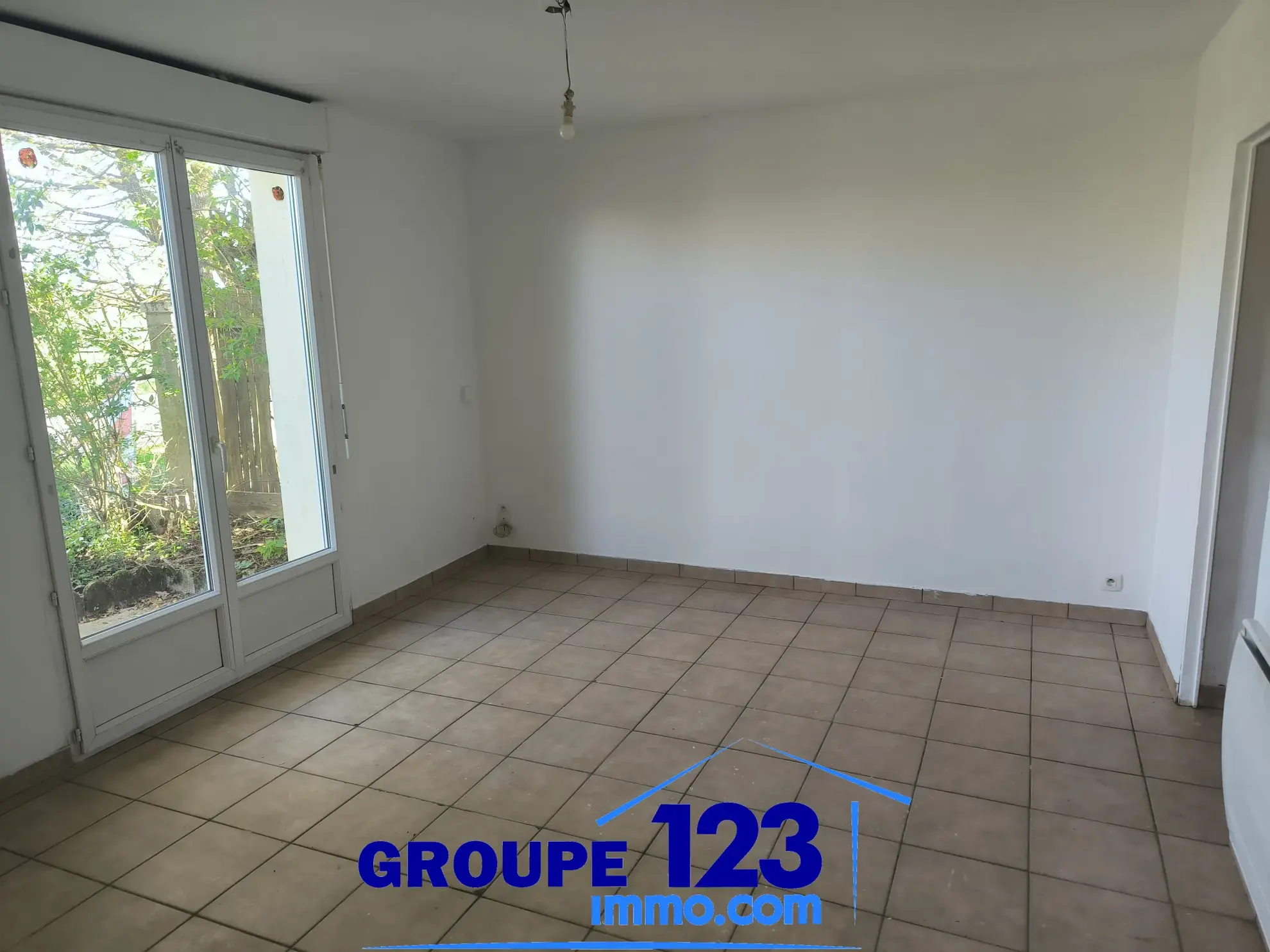 Maison de 44 m2 à Bonnard avec garage et terrasse à vendre 