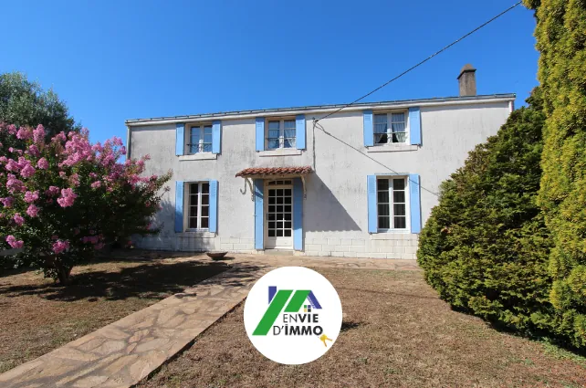 Maison à rénover avec grand jardin à Benet, Marais Poitevin