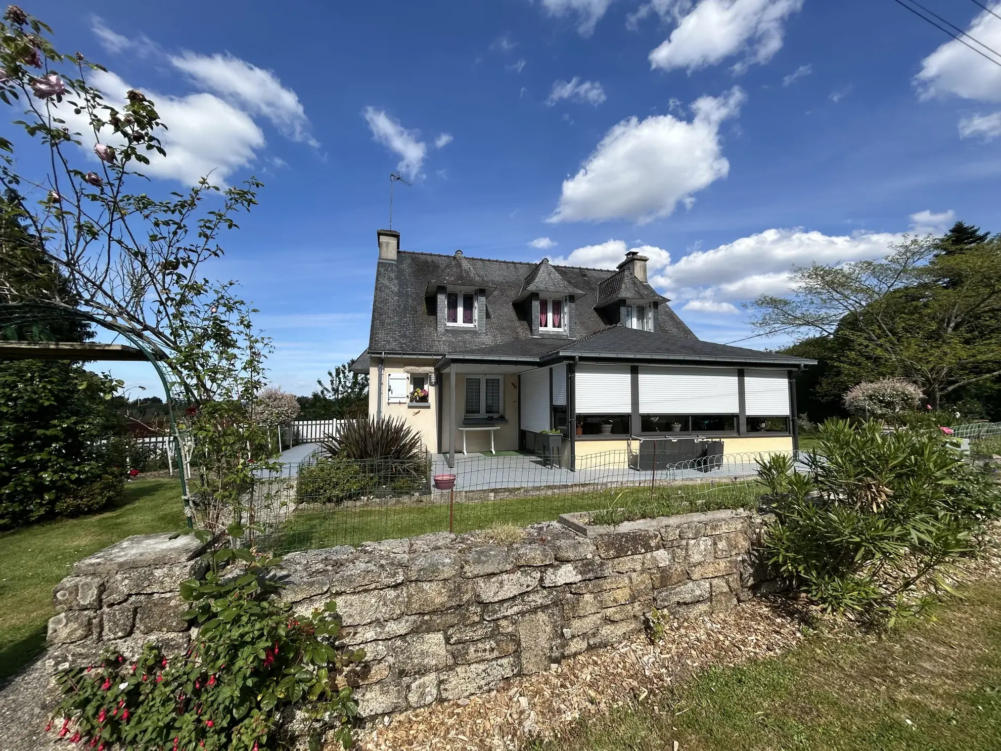 Maison de Village avec Grand Terrain à Quistinic - Vue Dégagée, Calme et Spacieux