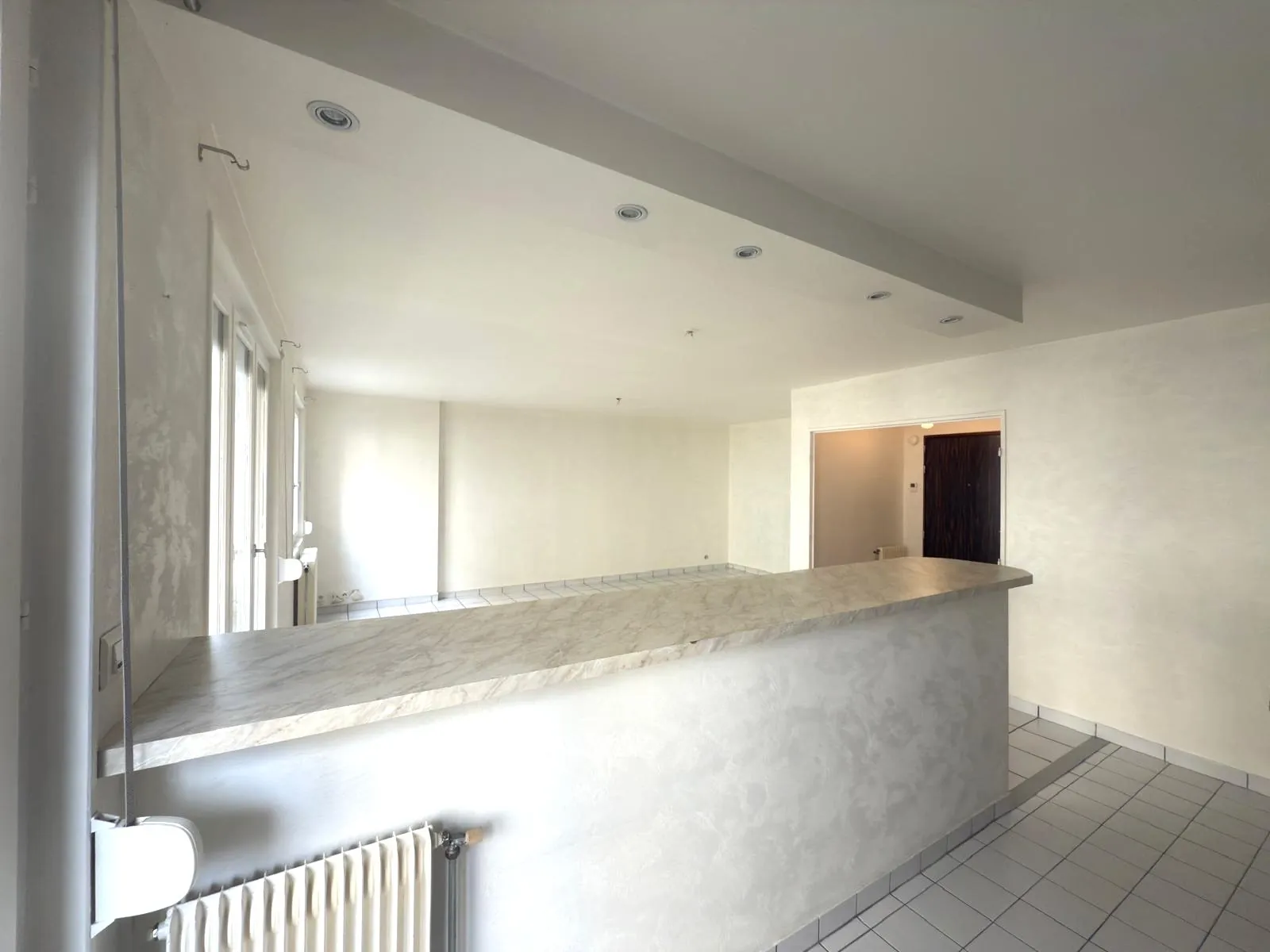 Appartement F2 bis avec balcon, cave et garage à Saint-Étienne, secteur recherché 