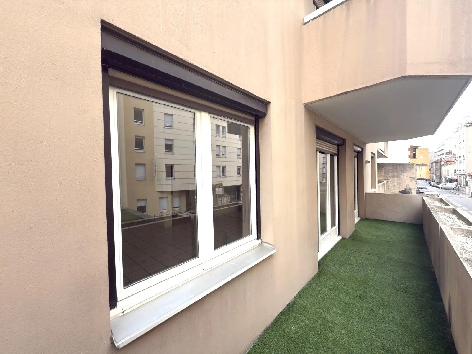 Appartement F2 bis avec balcon, cave et garage à Saint-Étienne, secteur recherché 