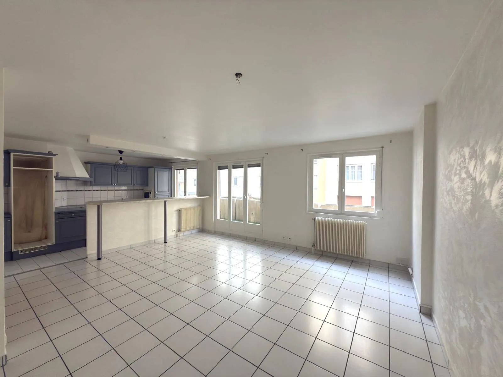 Appartement F2 bis avec balcon, cave et garage à Saint-Étienne, secteur recherché 