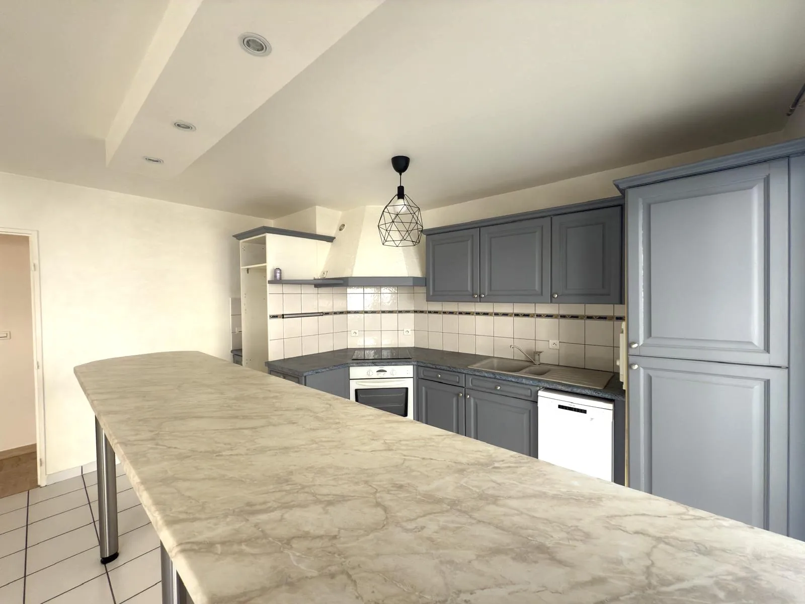 Appartement F2 bis avec balcon, cave et garage à Saint-Étienne, secteur recherché 