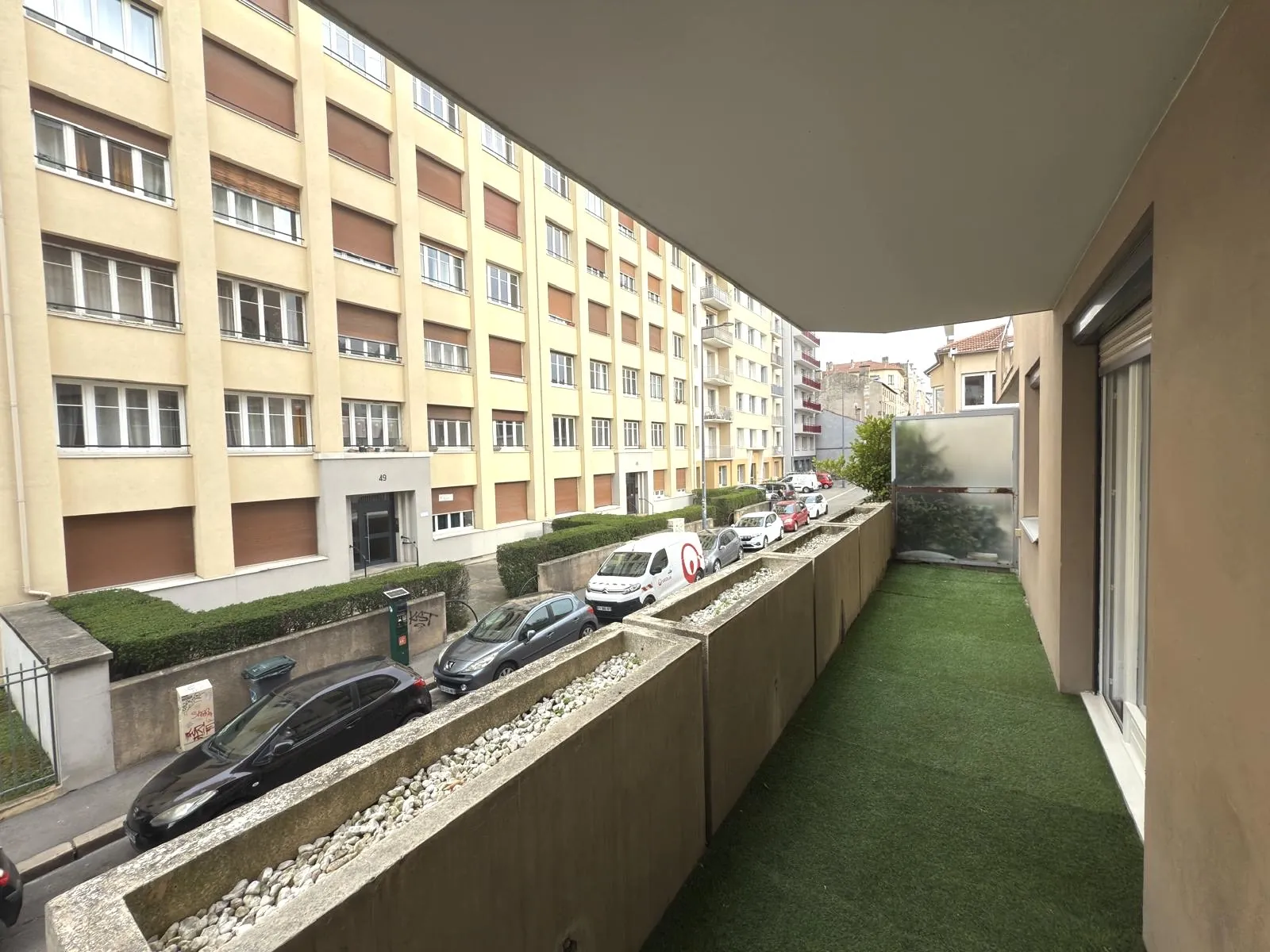 Appartement F2 bis avec balcon, cave et garage à Saint-Étienne, secteur recherché 