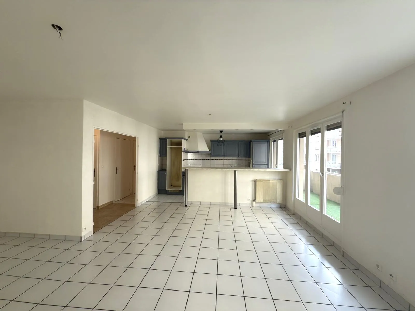 Appartement F2 bis avec balcon, cave et garage à Saint-Étienne, secteur recherché 