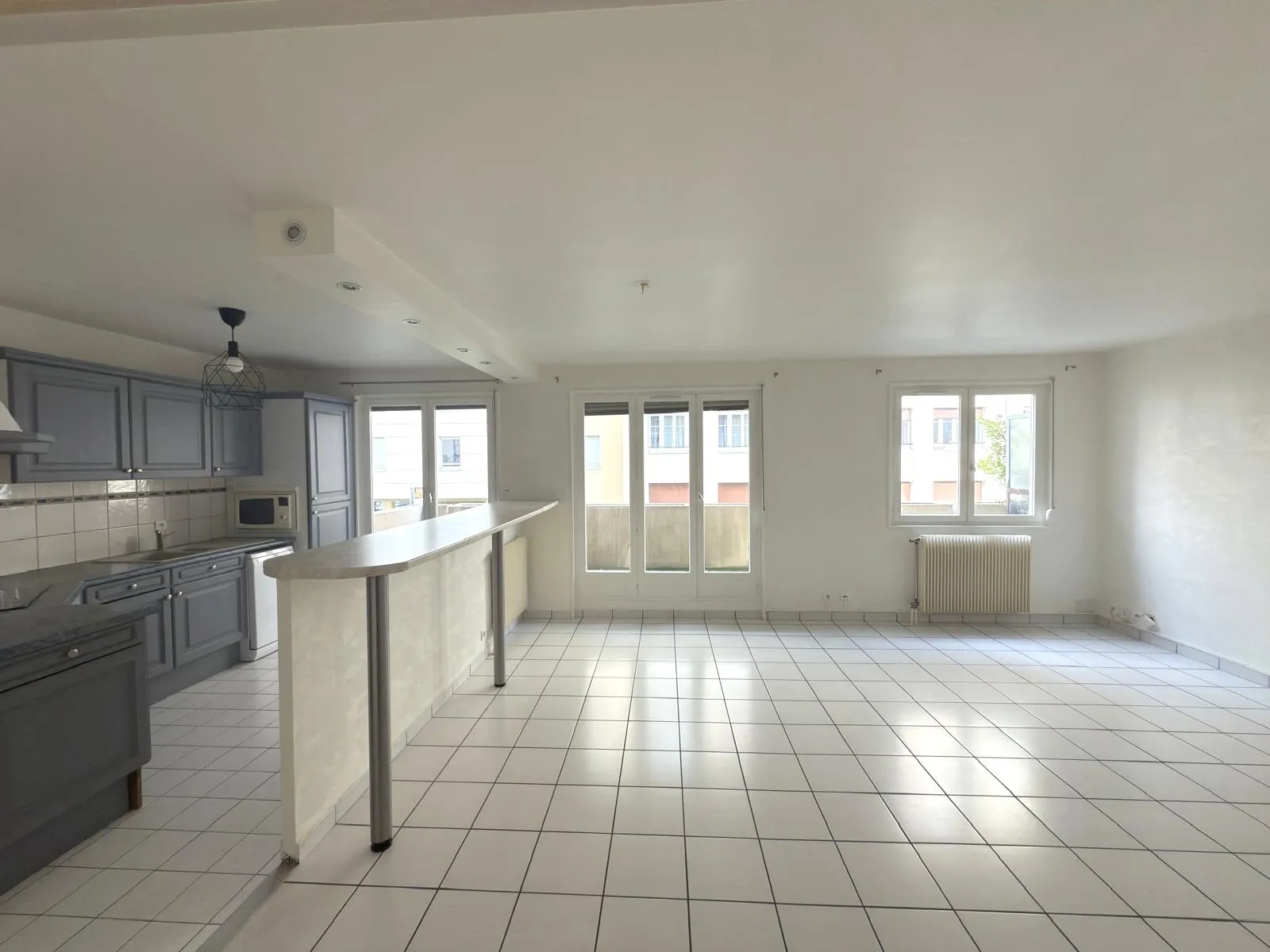 Appartement F2 bis avec balcon, cave et garage à Saint-Étienne, secteur recherché 