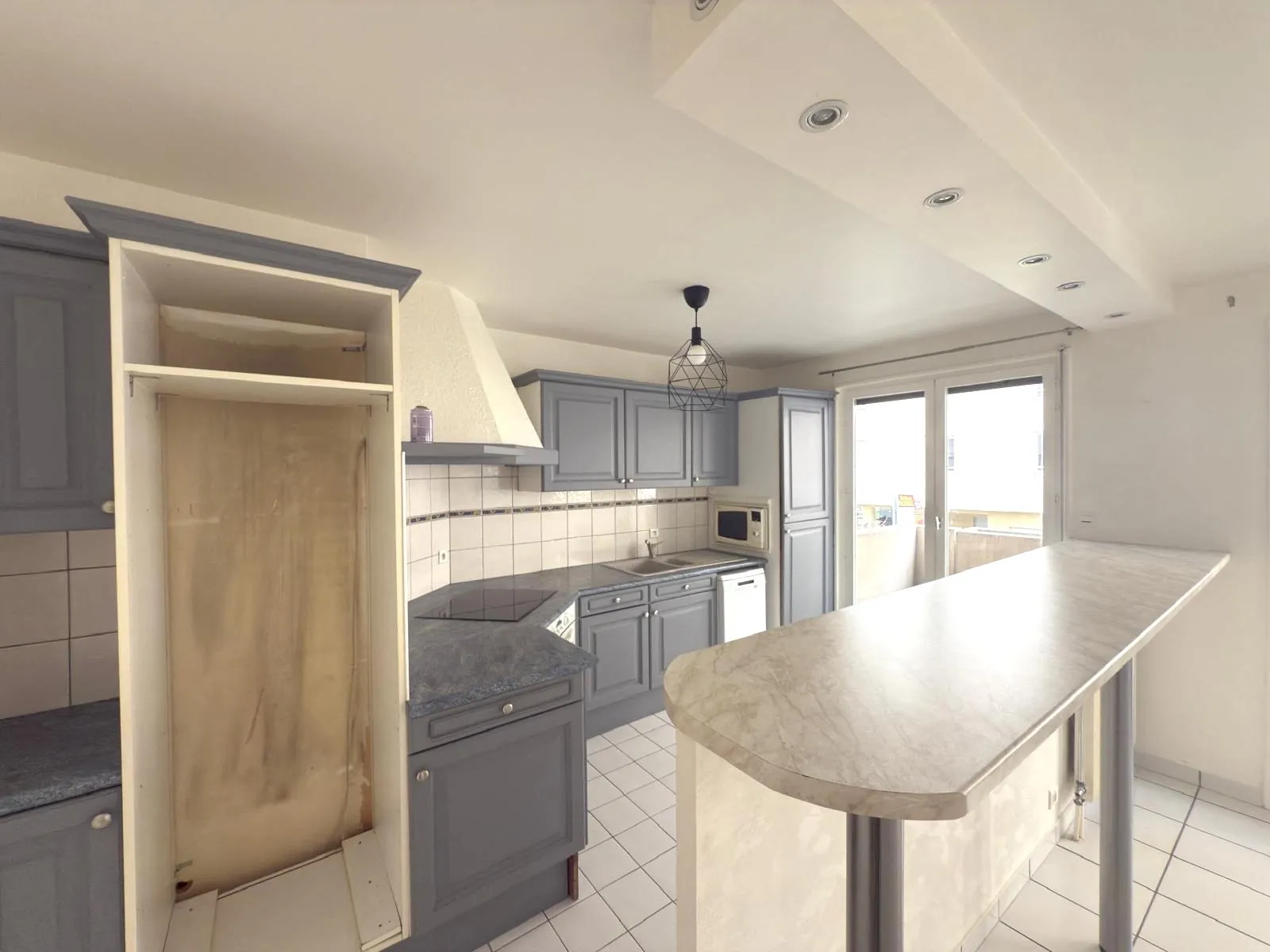 Appartement F2 bis avec balcon, cave et garage à Saint-Étienne, secteur recherché 