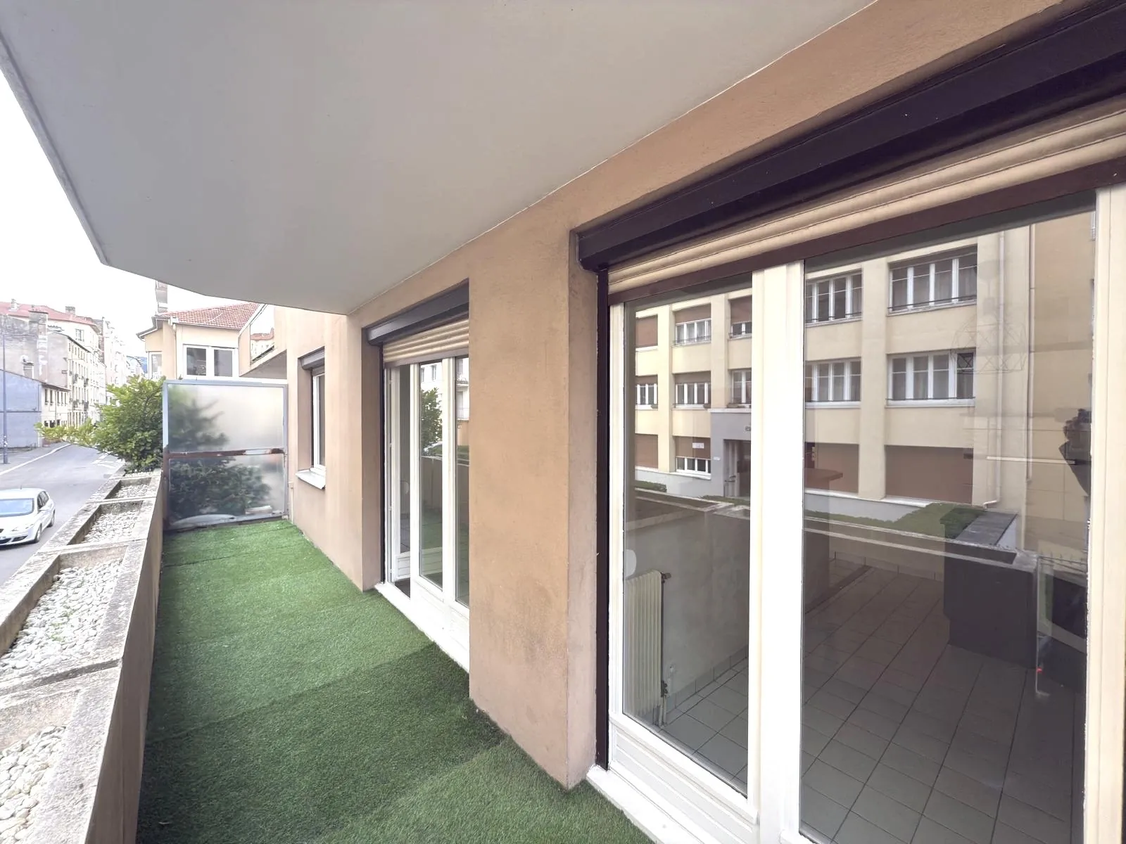 Appartement F2 bis avec balcon, cave et garage à Saint-Étienne, secteur recherché 