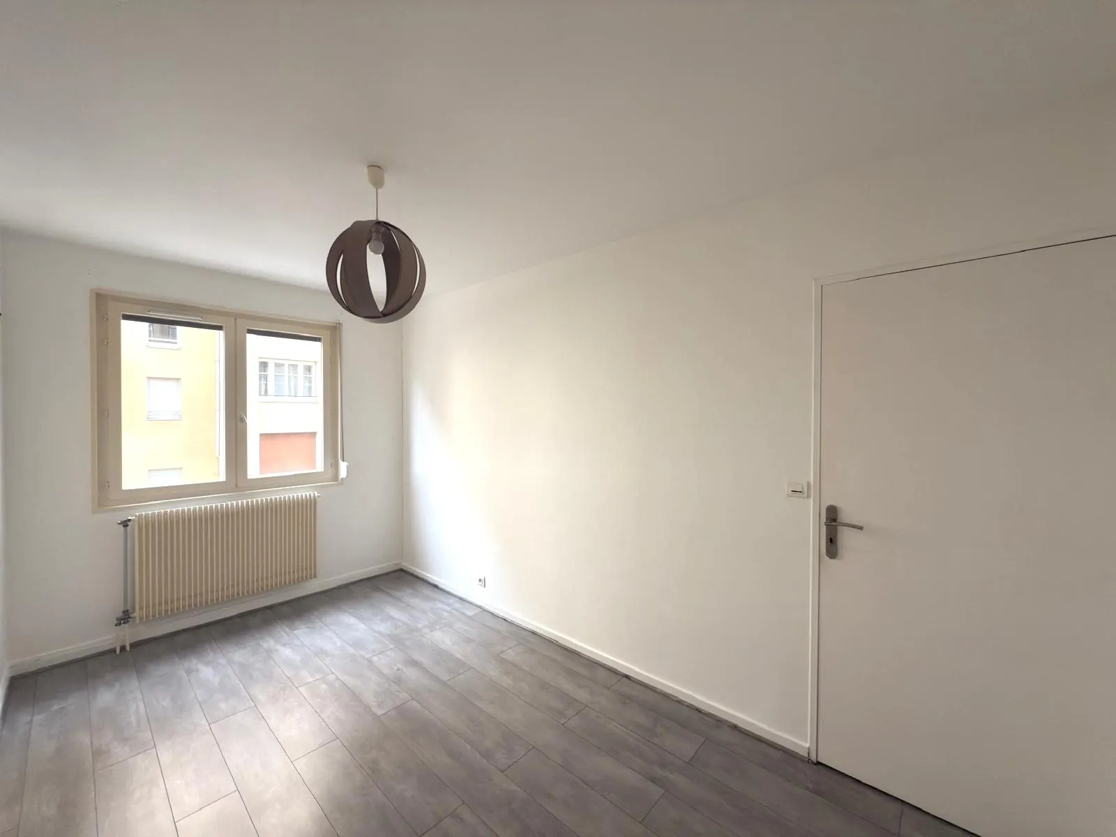 Appartement F2 bis avec balcon, cave et garage à Saint-Étienne, secteur recherché 